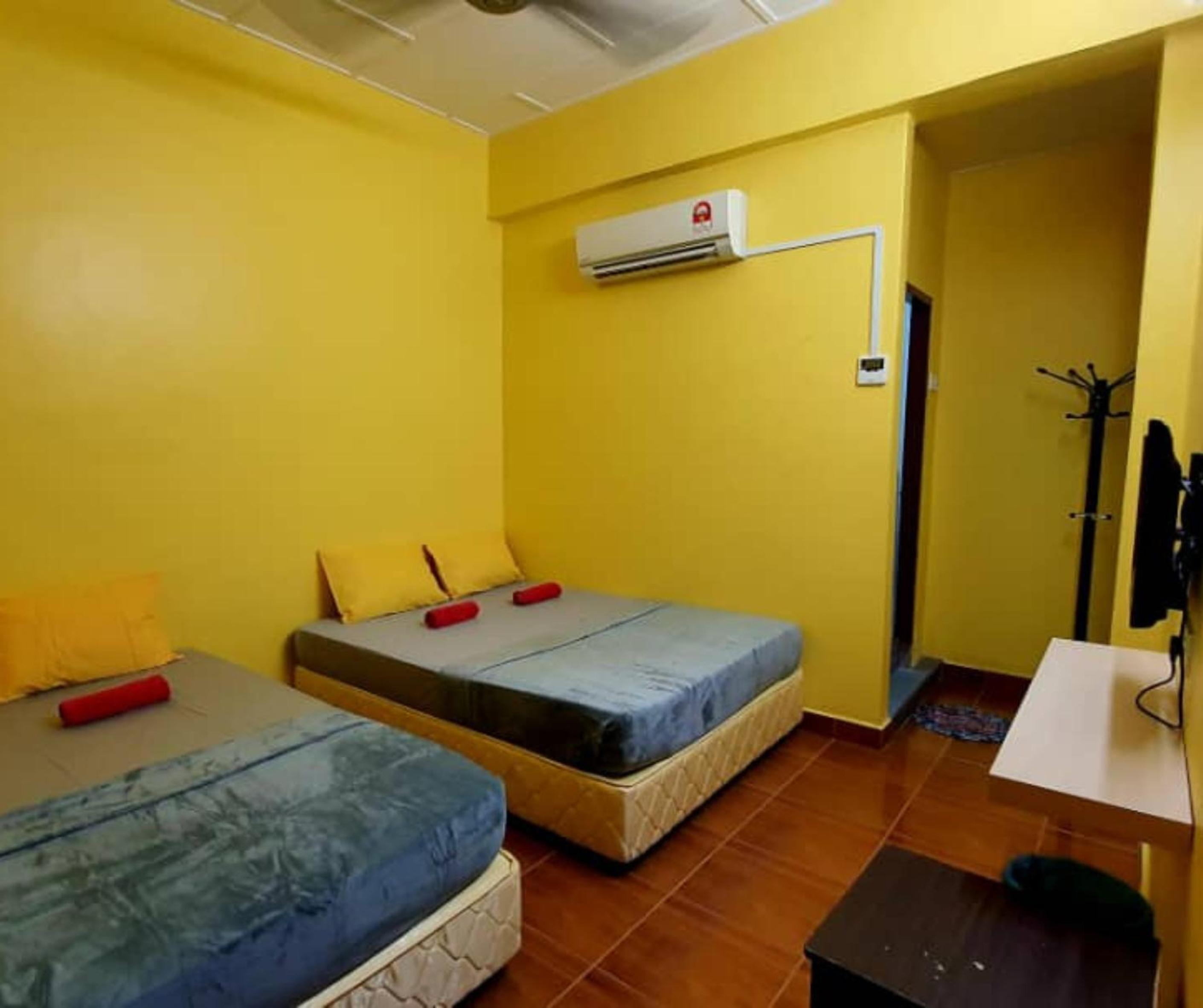 Economy Quadruple Room with Shared Bathroom photo 1
