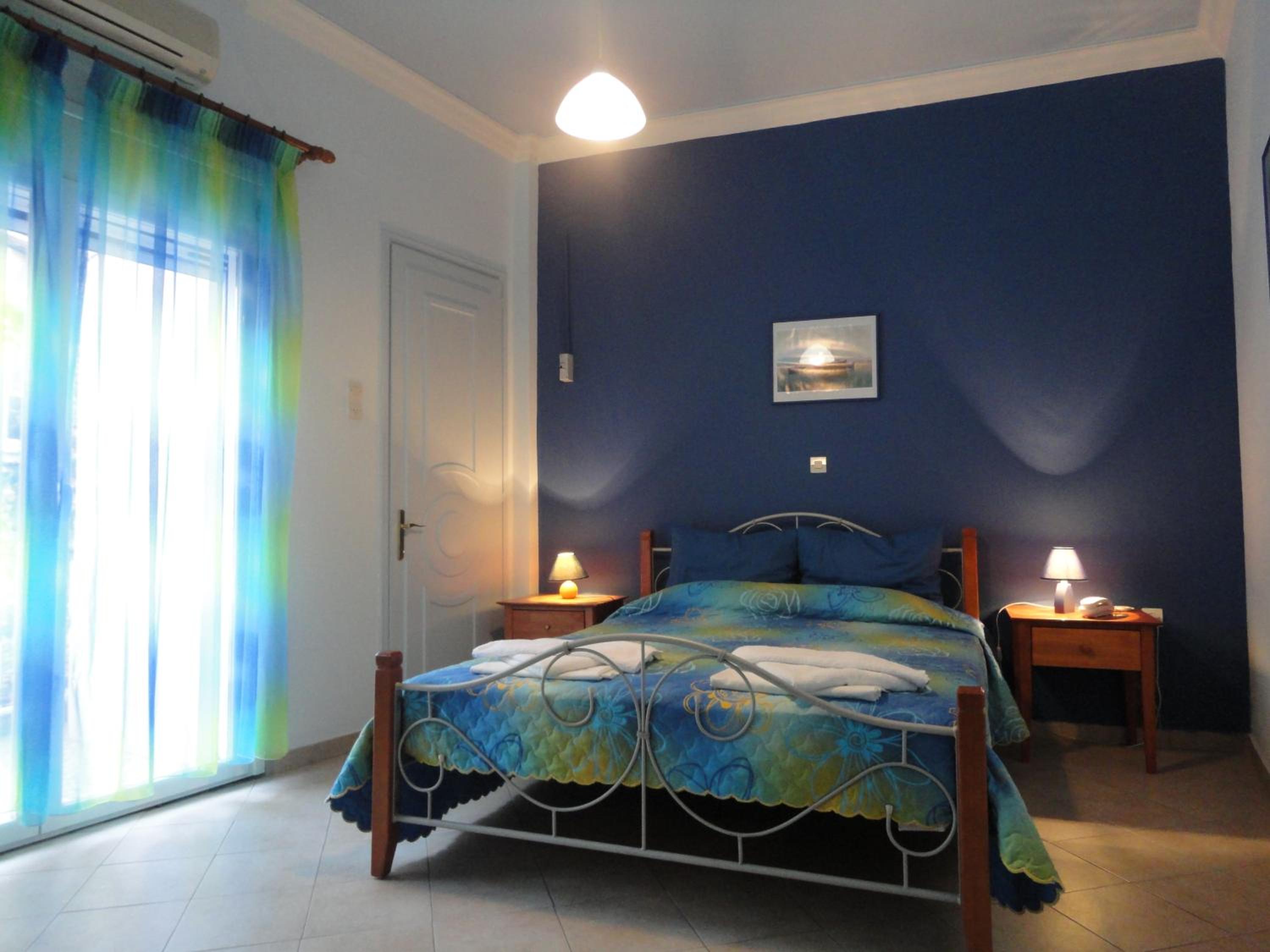 Studio (2 Adults) - Photo 1