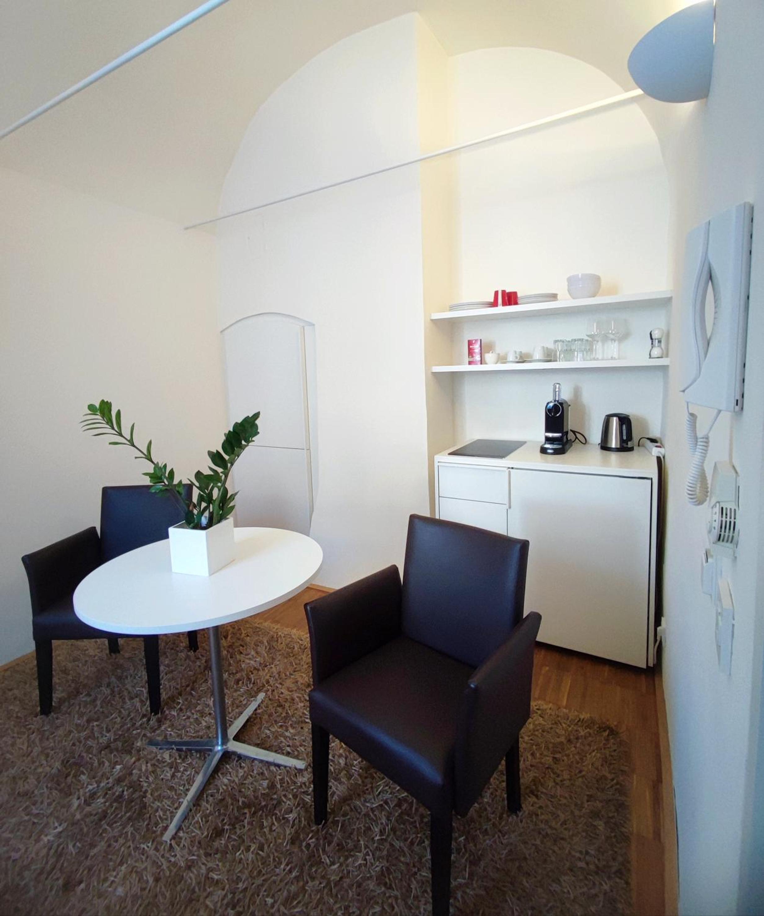 Apartment photo 2