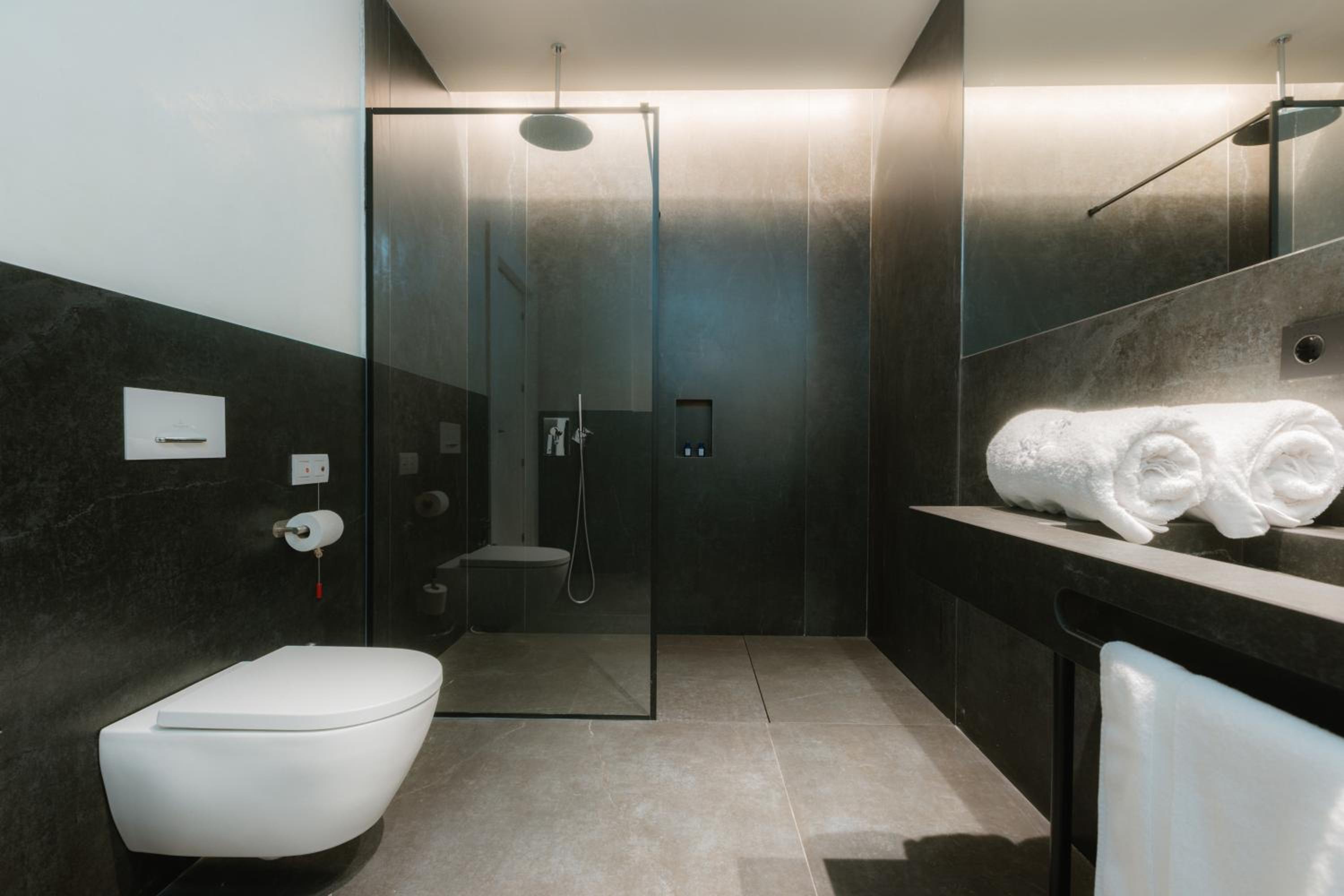 Deluxe Room - Photo 14