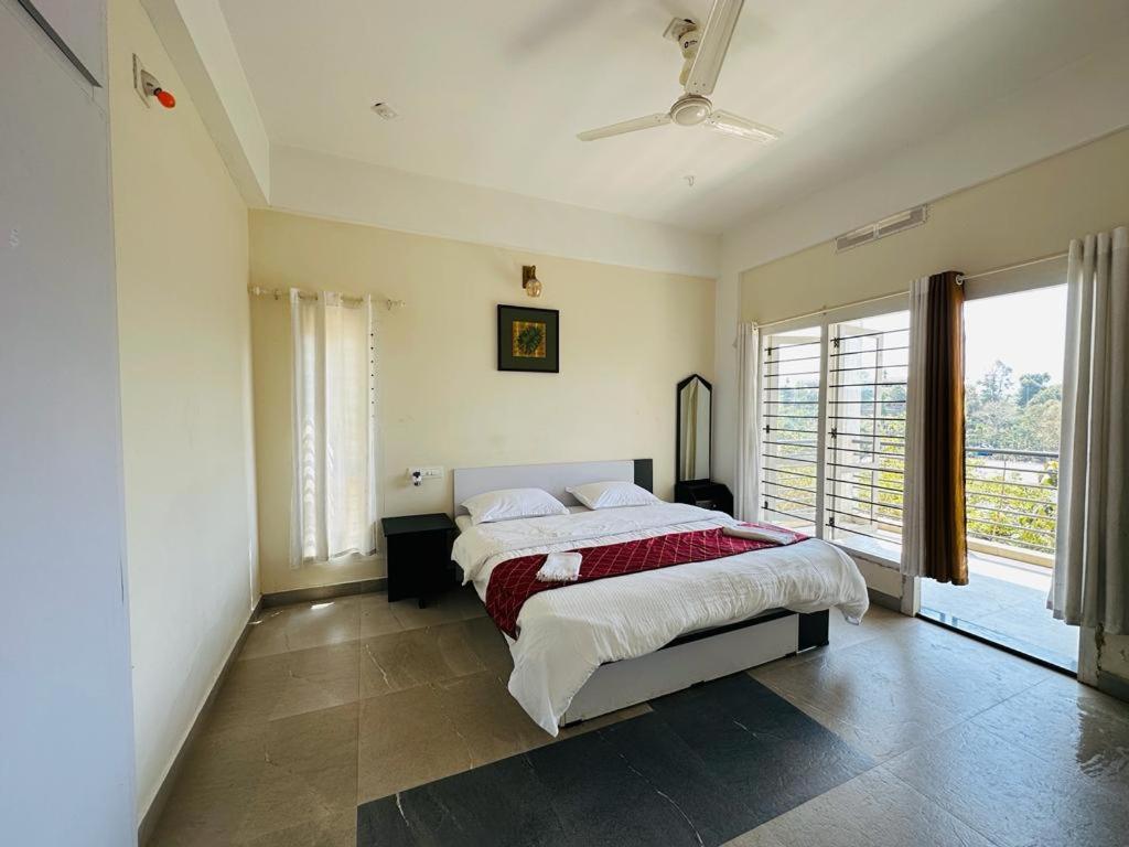 Two-Bedroom Apartment with Mountain View - Photo 6