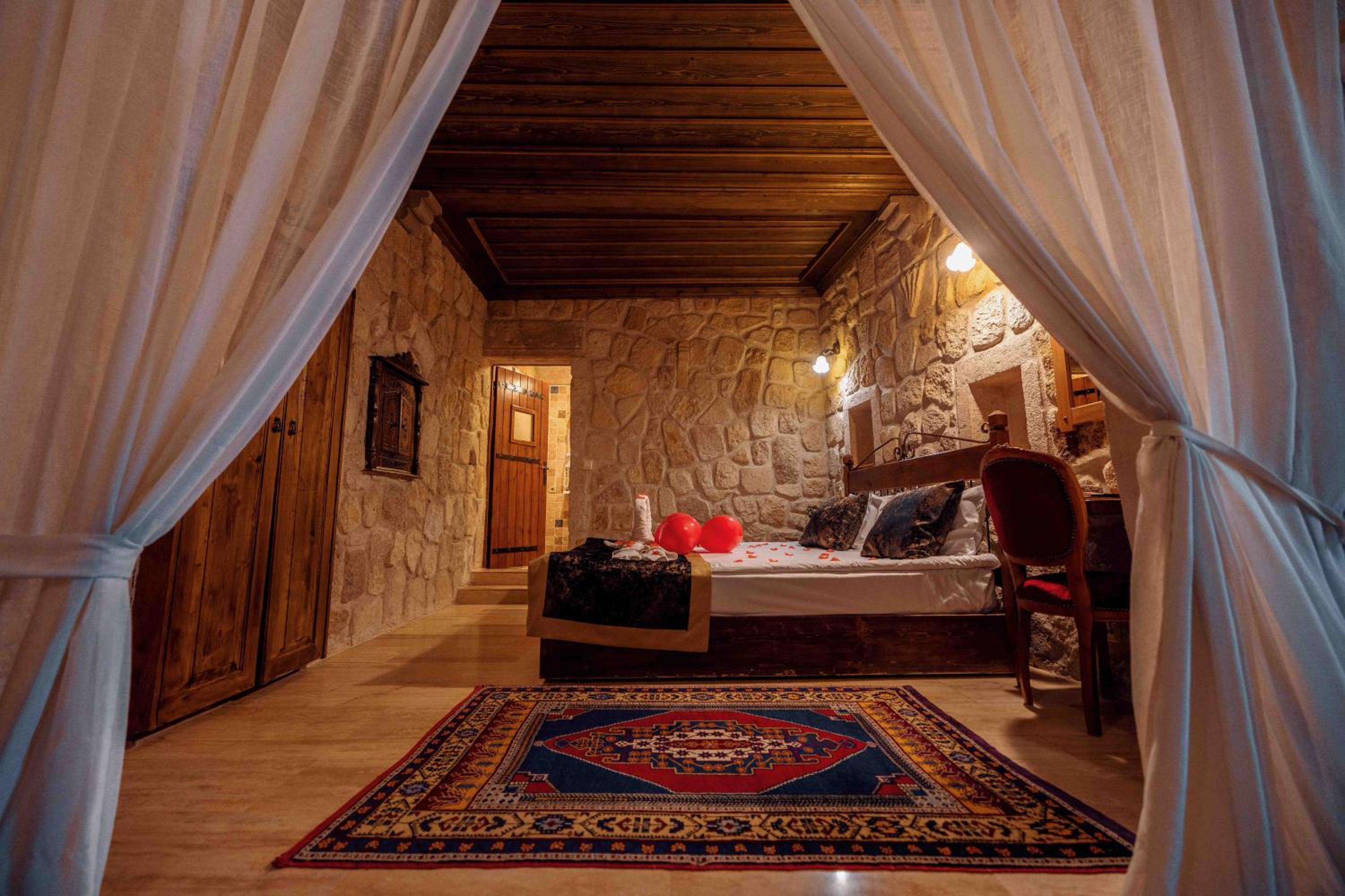 Grand Stone Suite - Photo 1