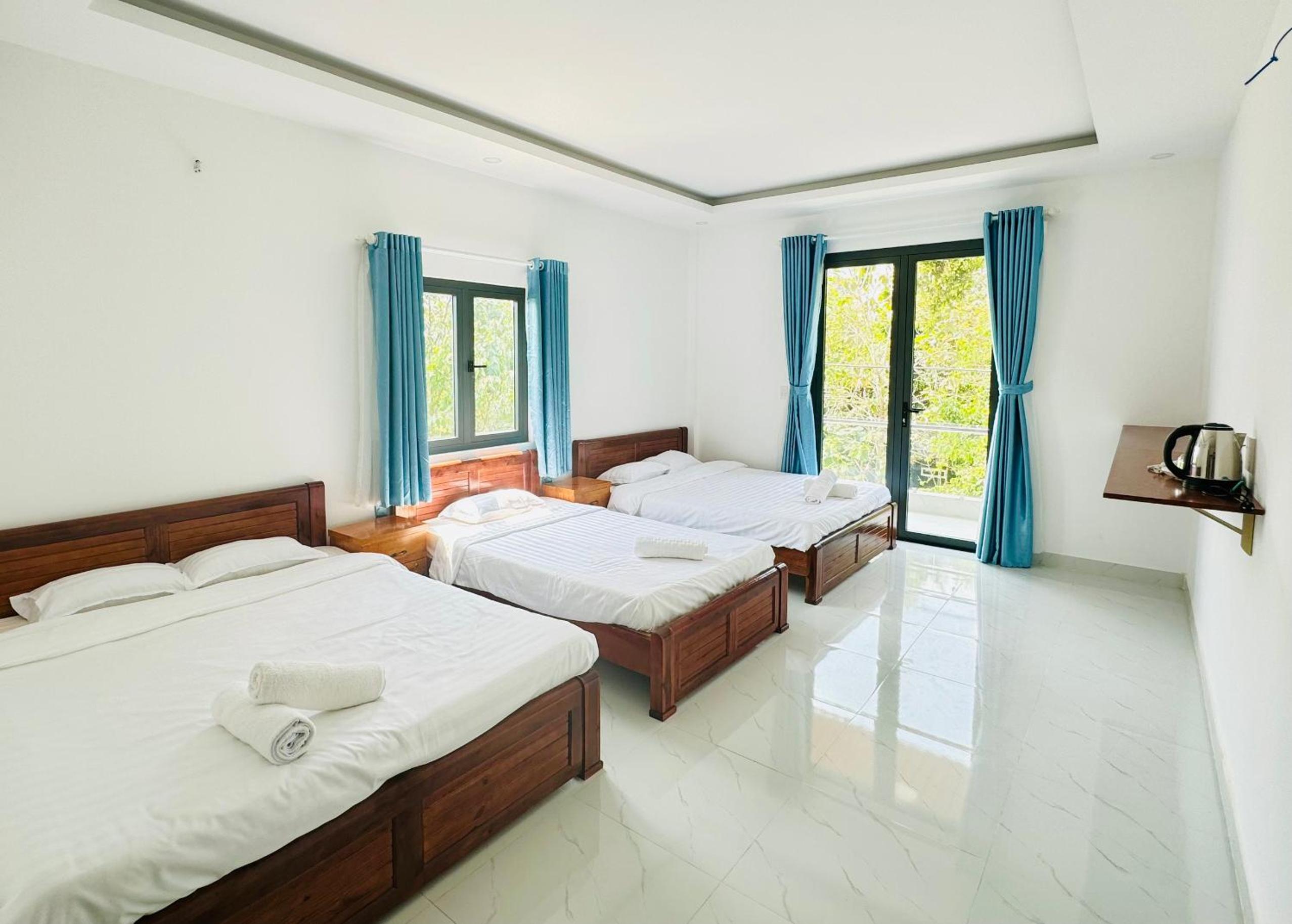 Family Room with Balcony photo 1