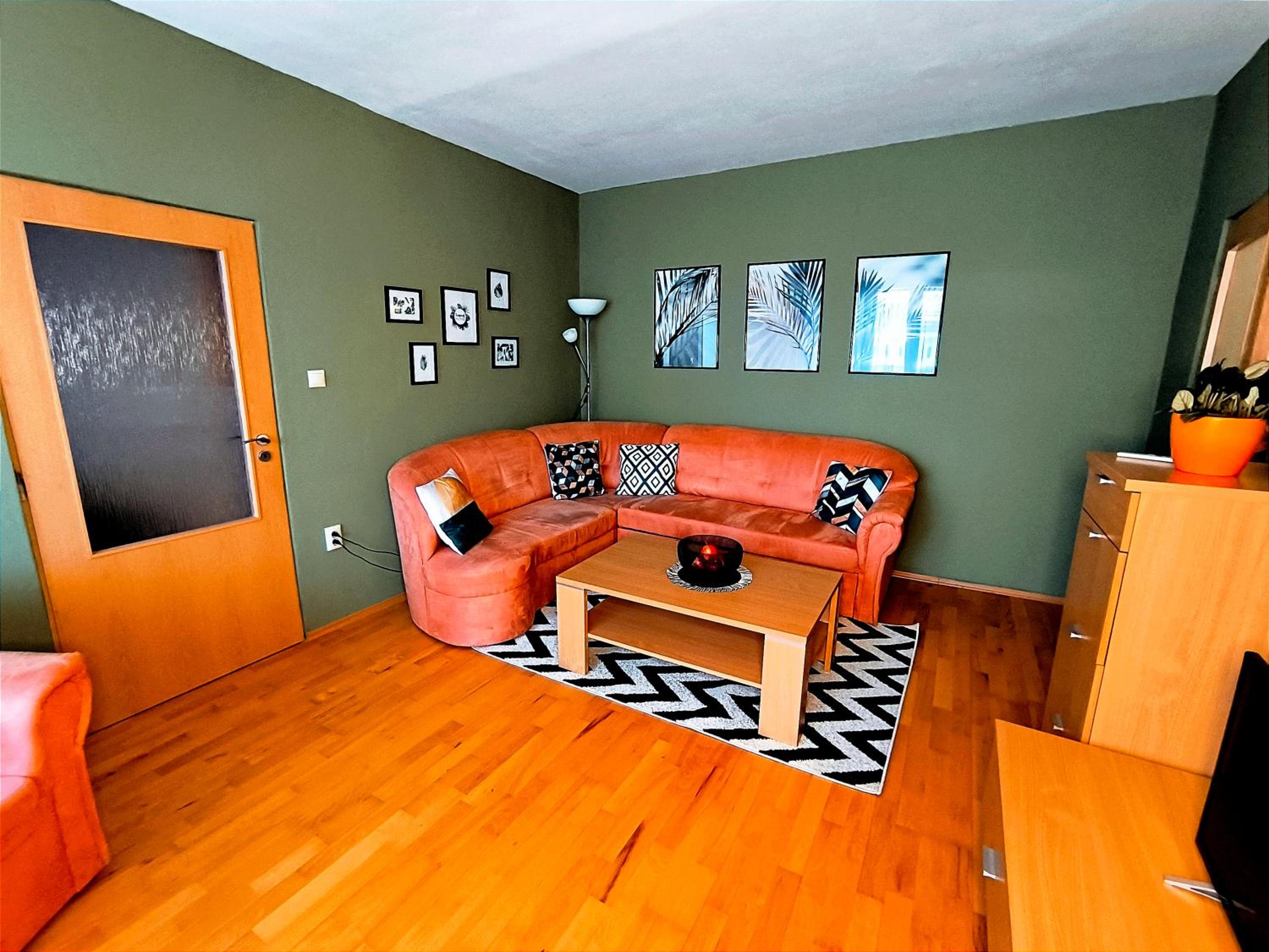One-Bedroom Apartment photo 1