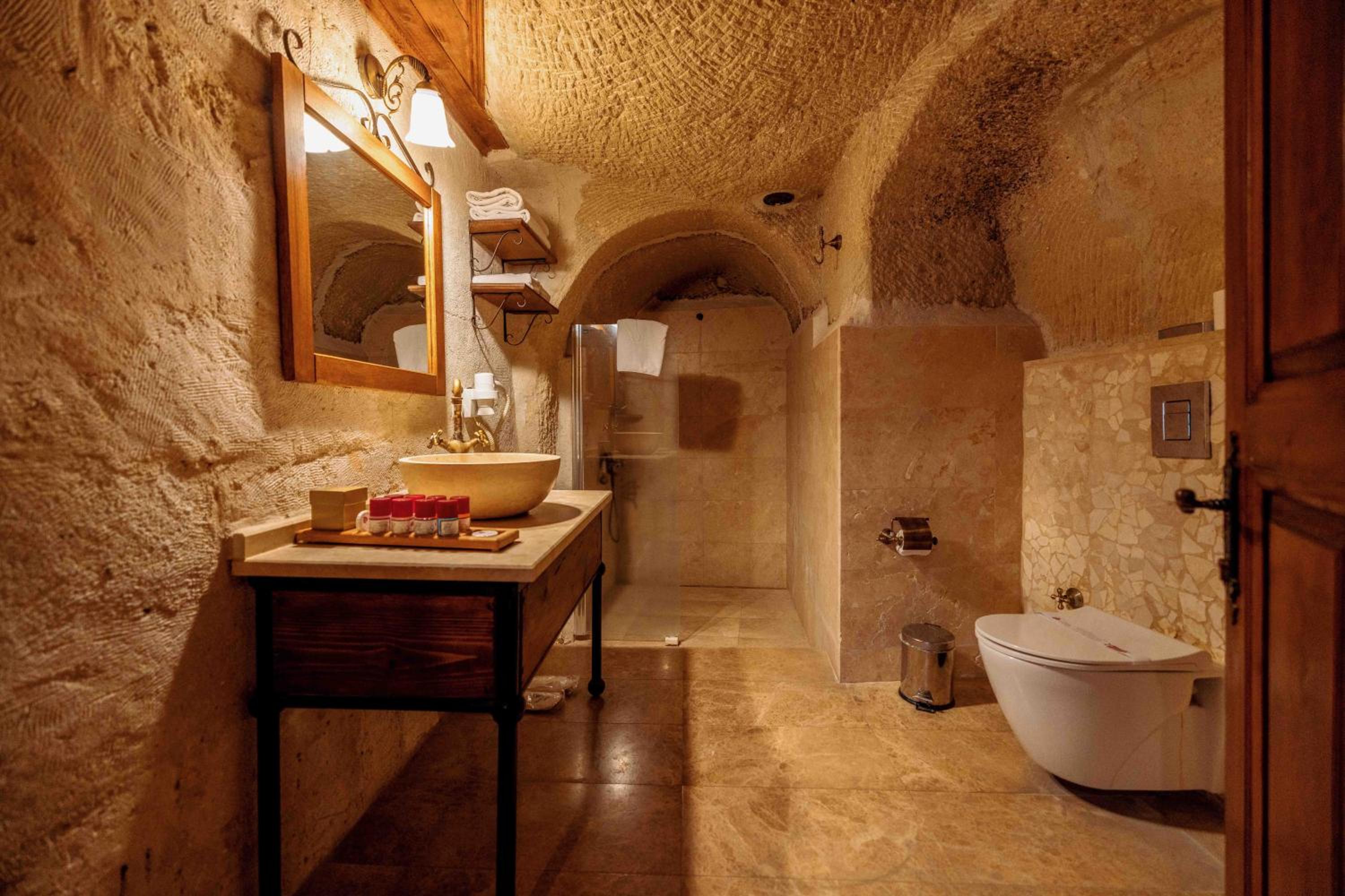 Classic Double or Twin Cave Room - Photo 6