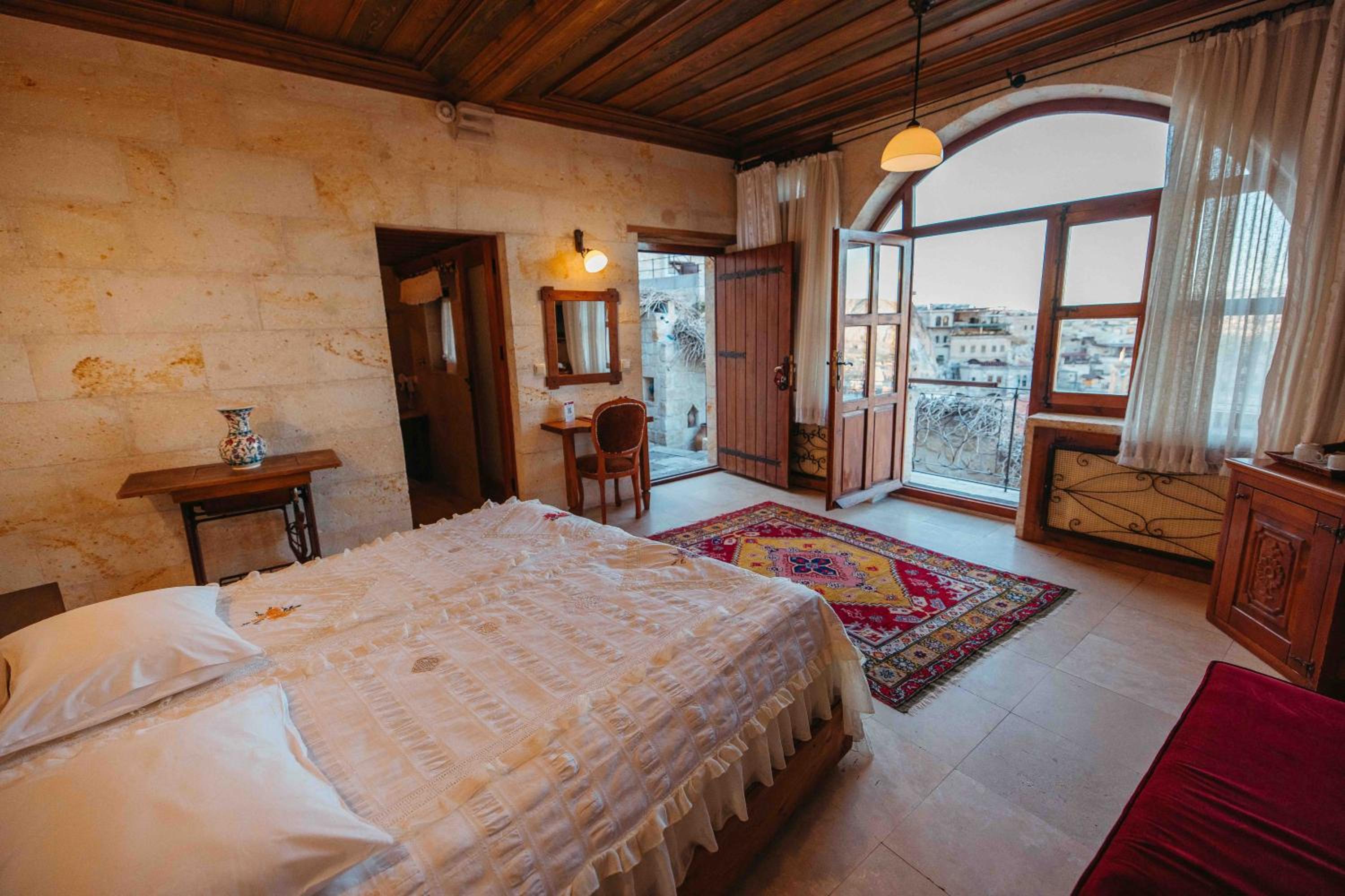 Deluxe Room - Photo 1