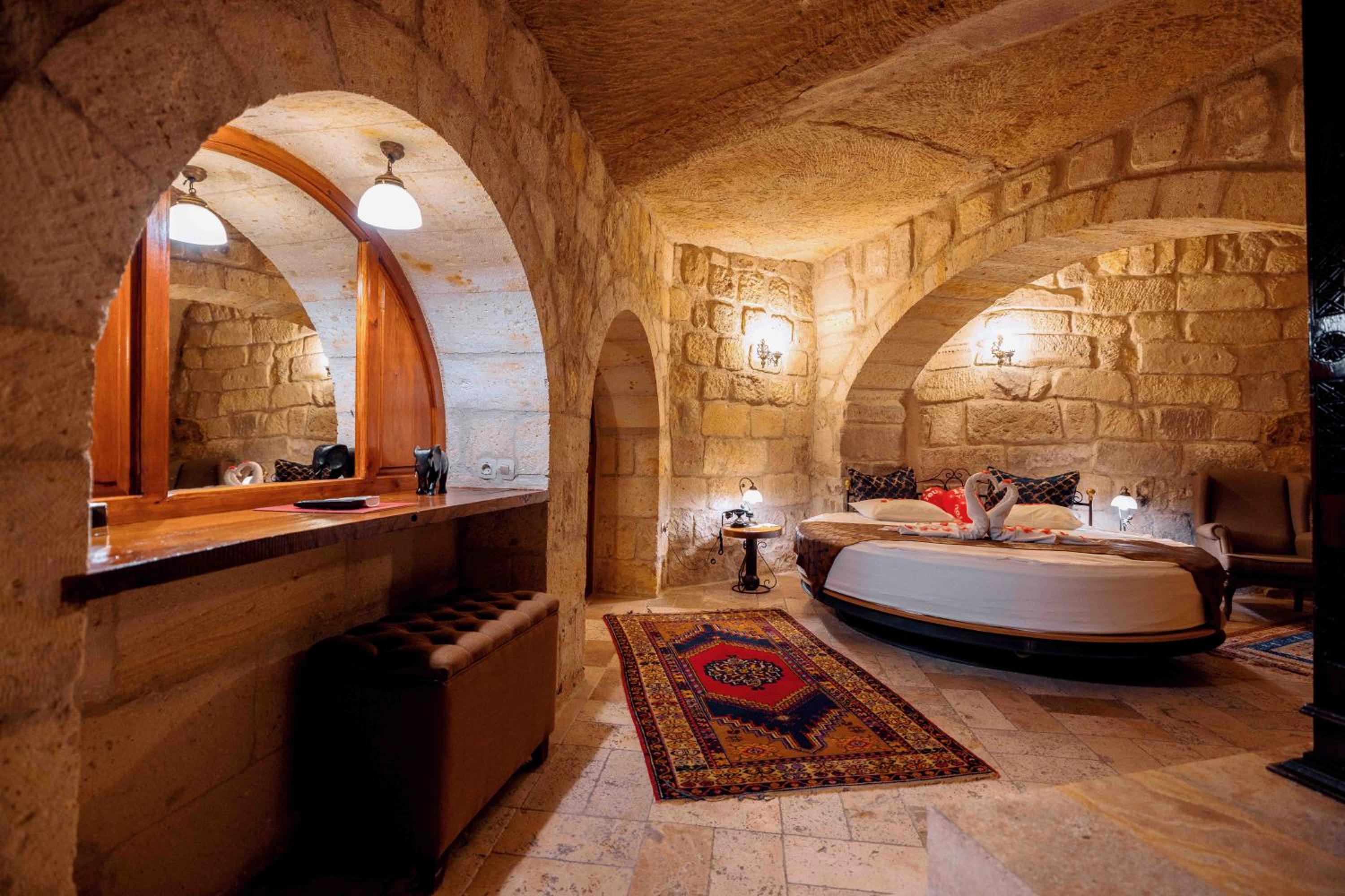 Cave Suite - Photo 9