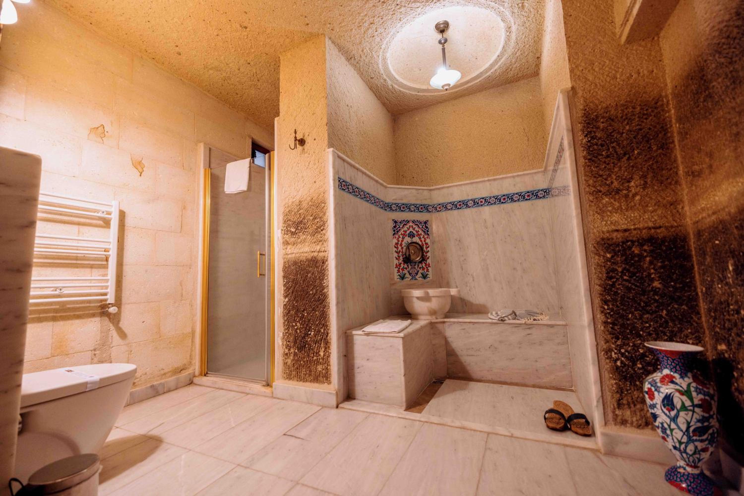 Cave Suite - Photo 2