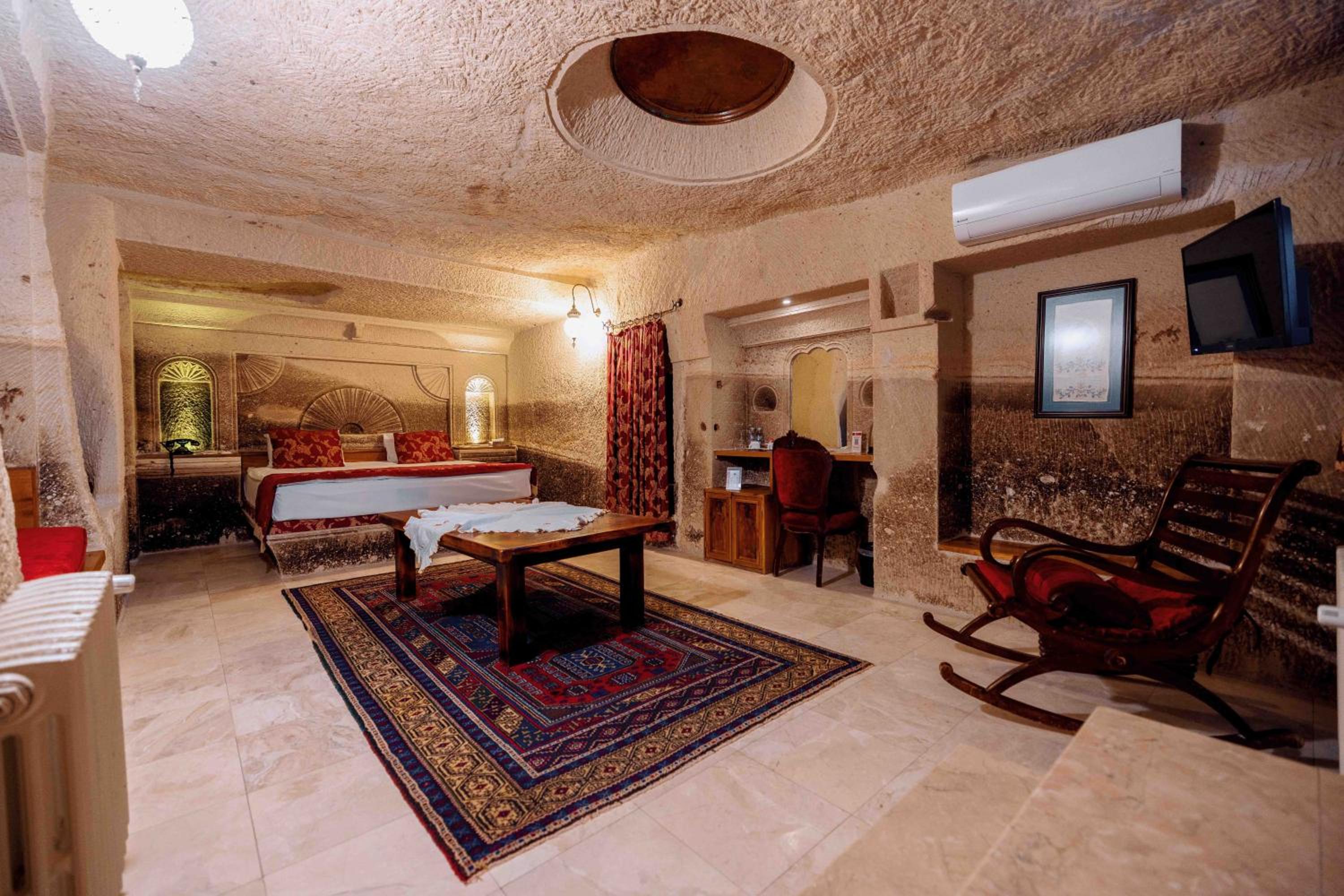 Cave Suite - Photo 3
