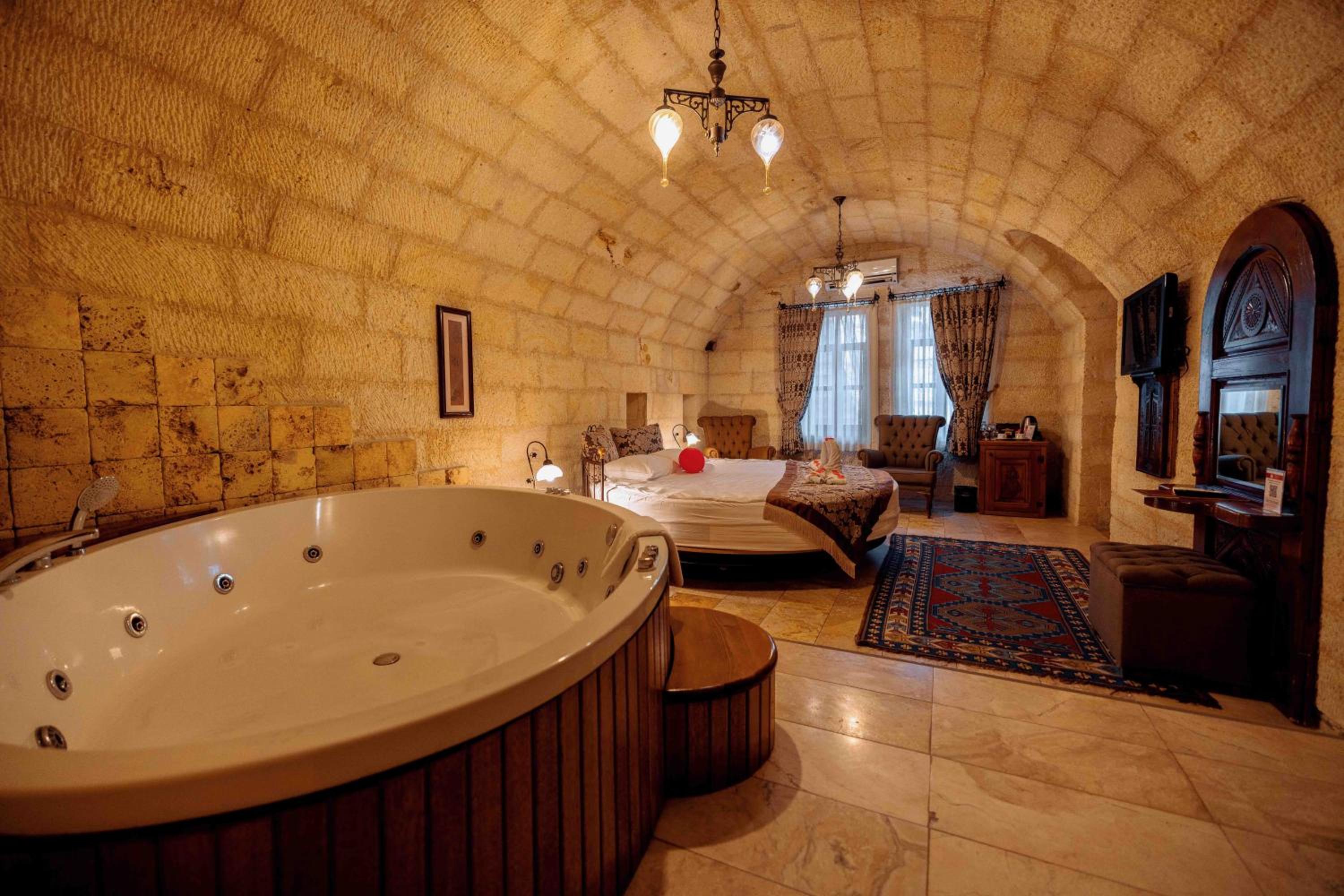 Grand Stone Suite - Photo 5