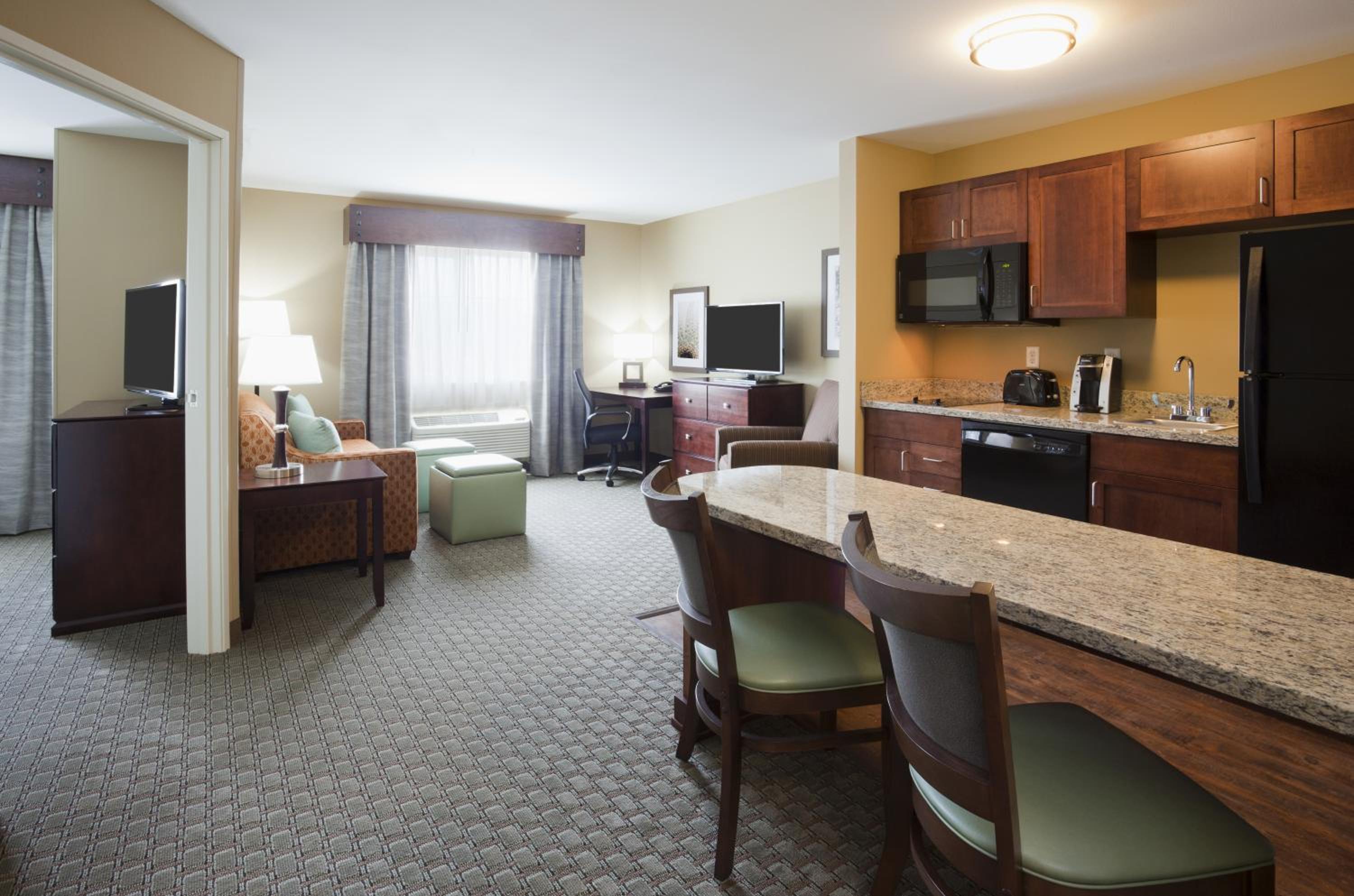 Deluxe One-Bedroom King Suite