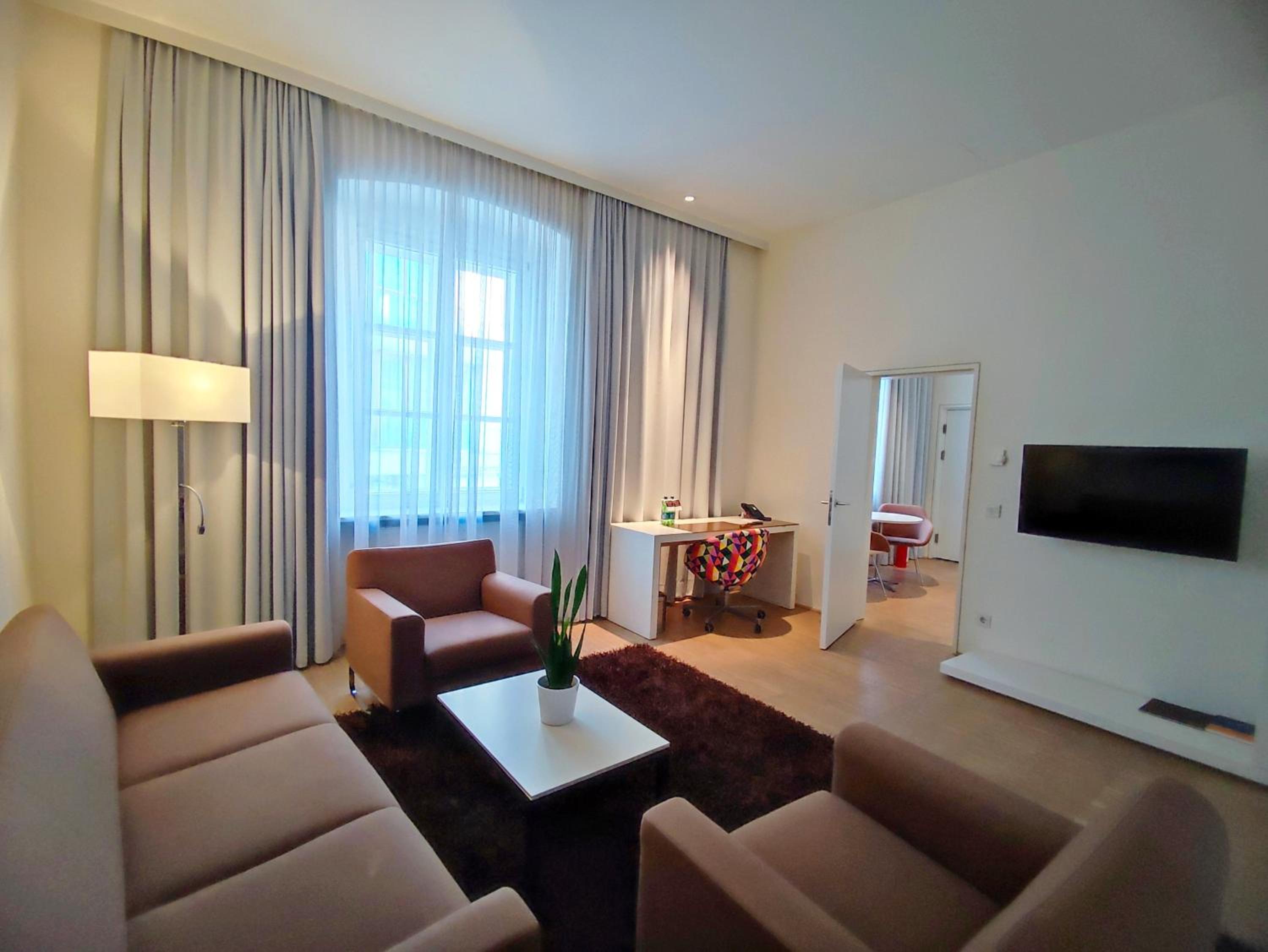 Apartment photo 2