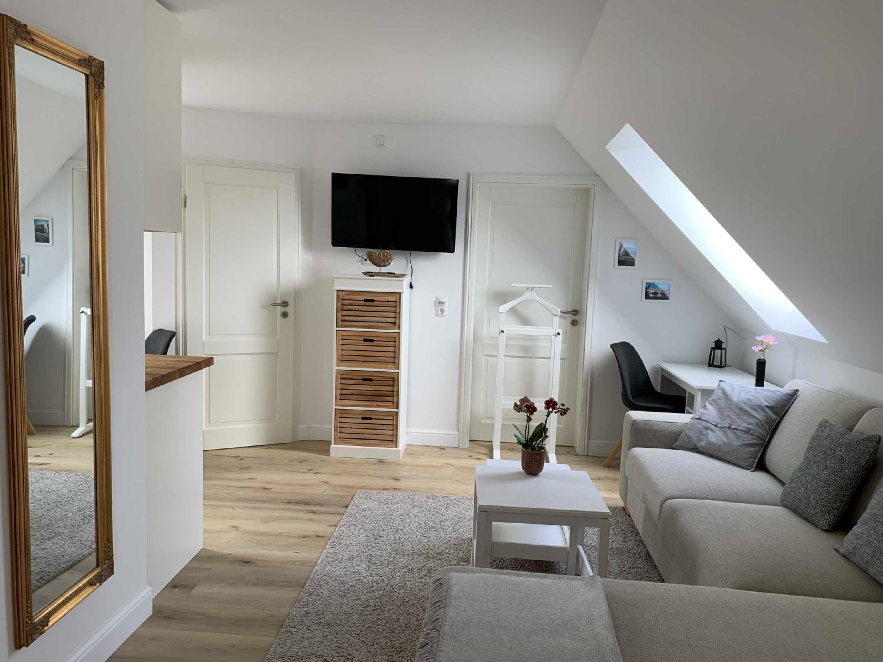 One-Bedroom Apartment with Shower photo 2