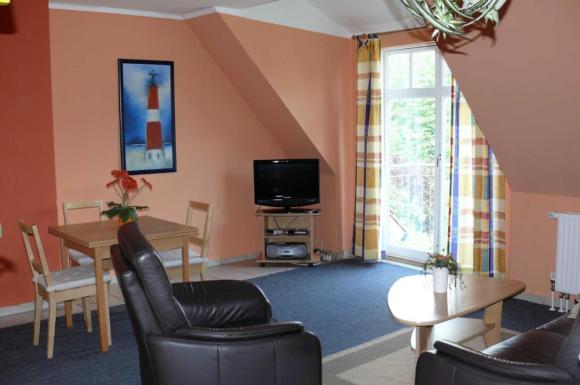 Three-Bedroom Apartment with Balcony photo 1