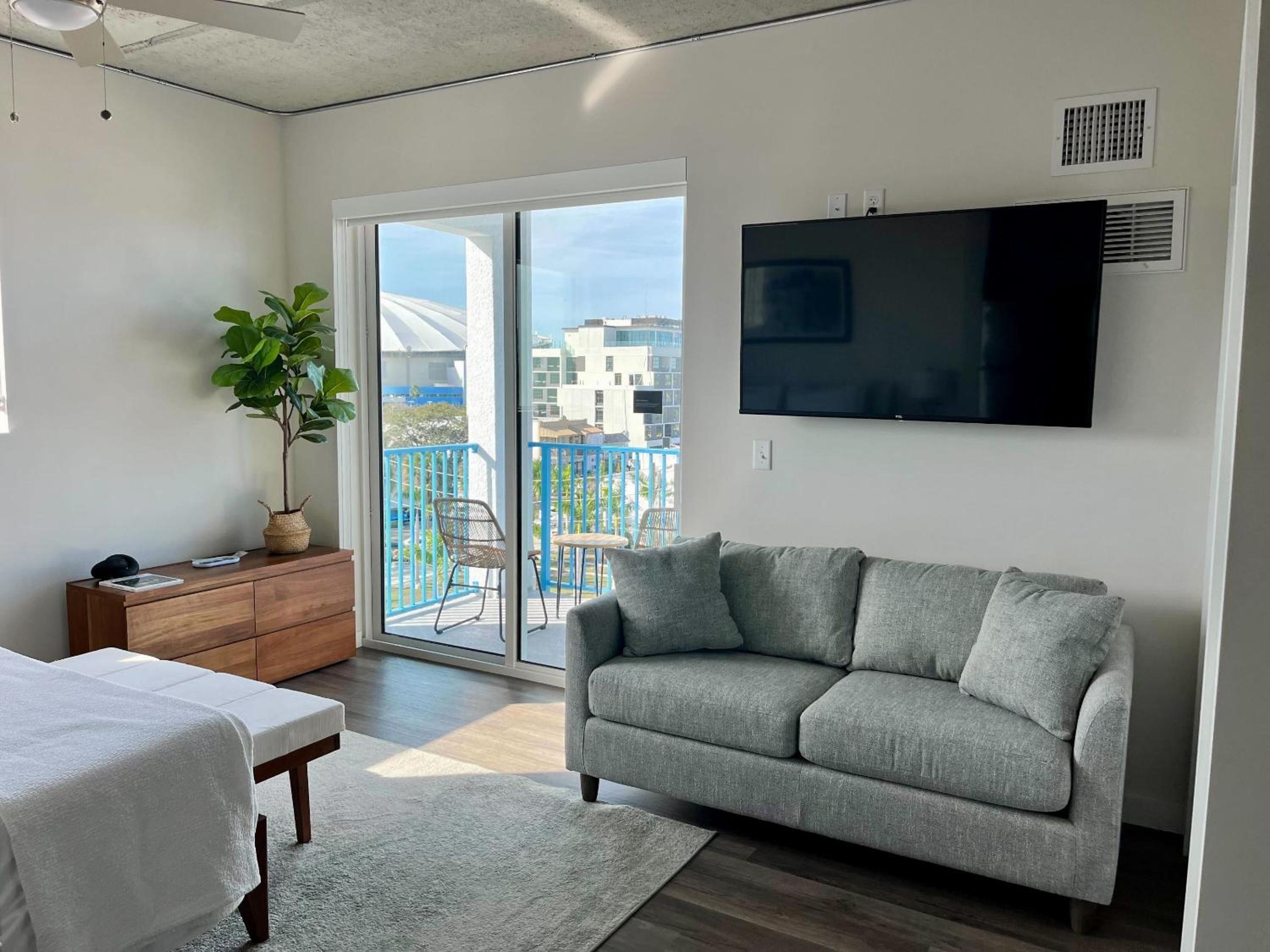 Premium Studio Suite (Self Check-in with Virtual Front Desk) photo 2