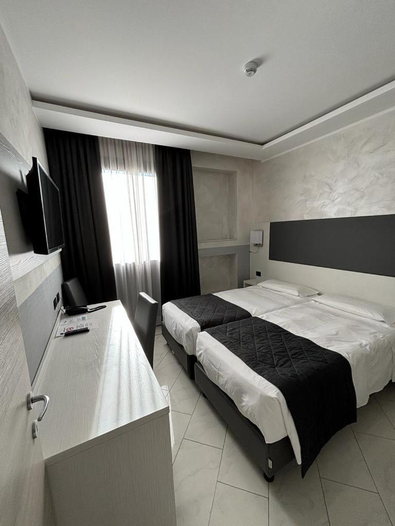 Quadruple Room - Photo 2
