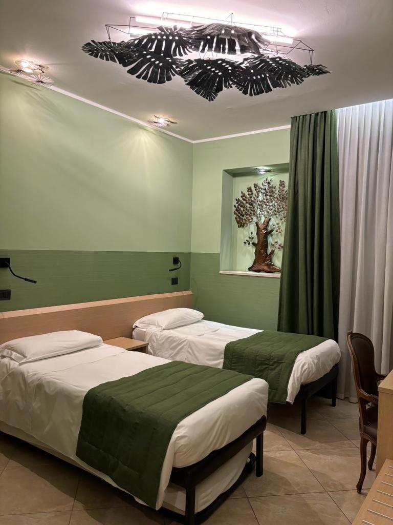 Standard Double or Twin Room - Photo 1