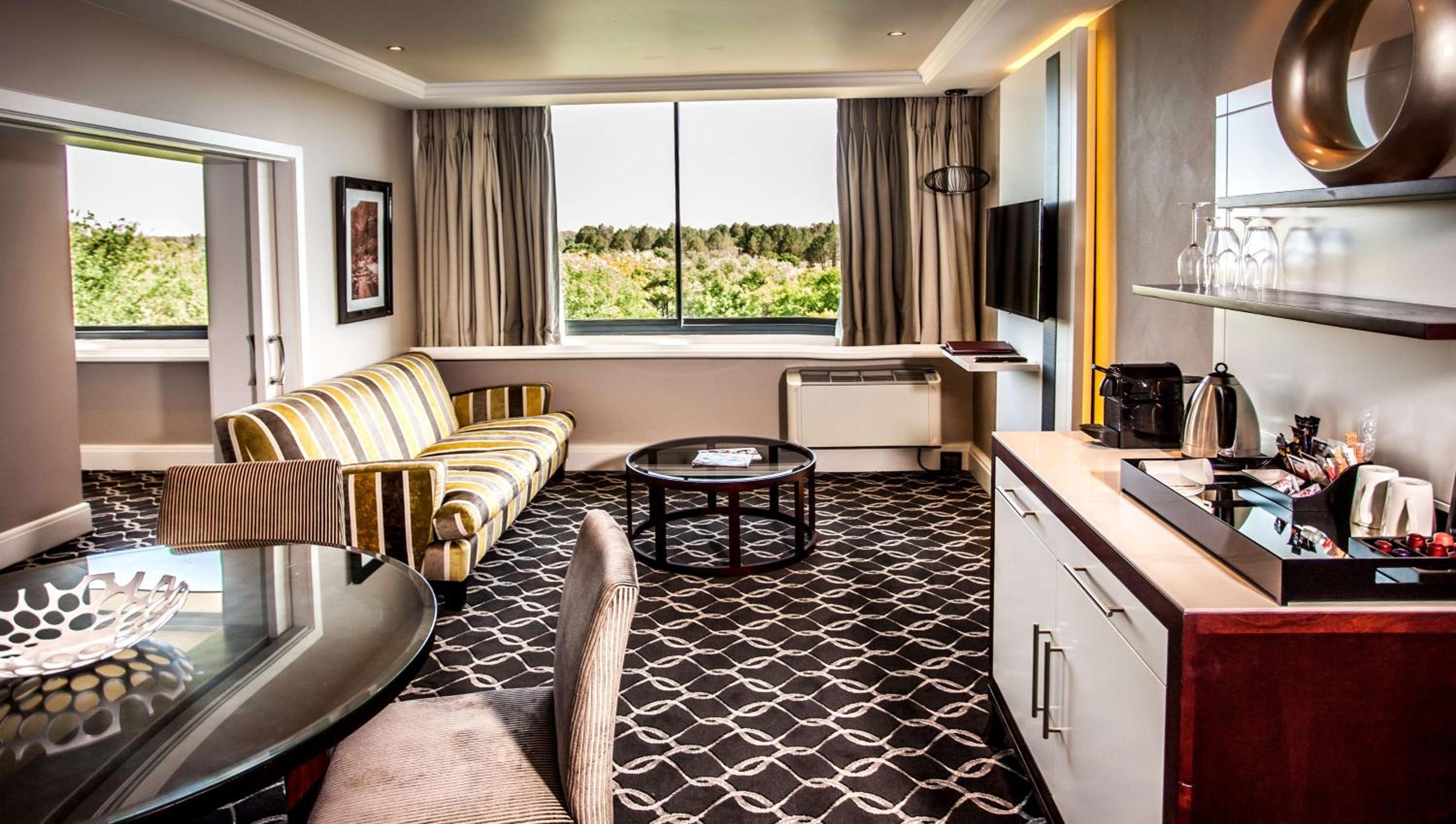 Suite River Facing - Photo 3