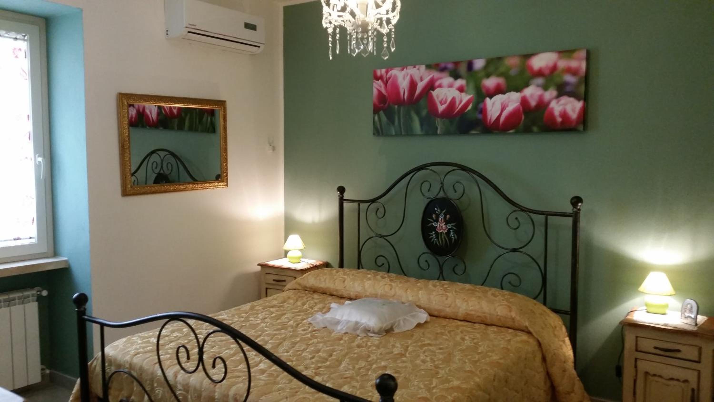 Quadruple Room with Private Bathroom - Photo 1