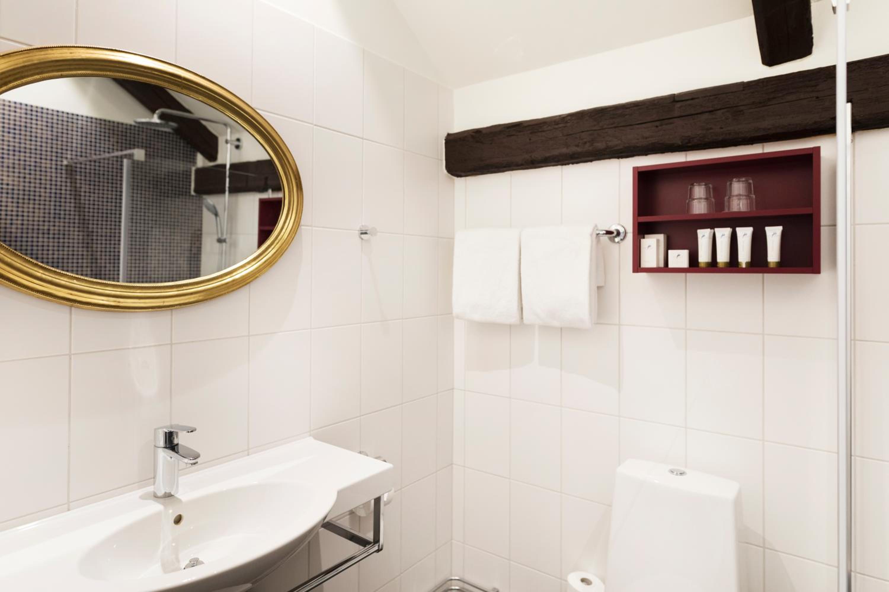 Classic Twin Room - Photo 4