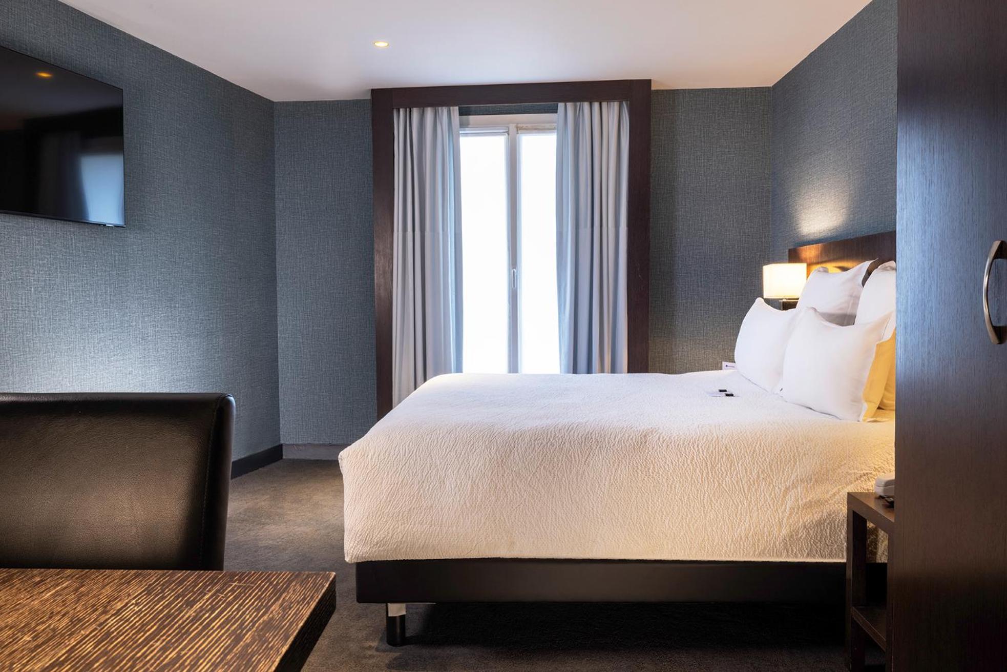 Family King Room with Queen Bed photo 2