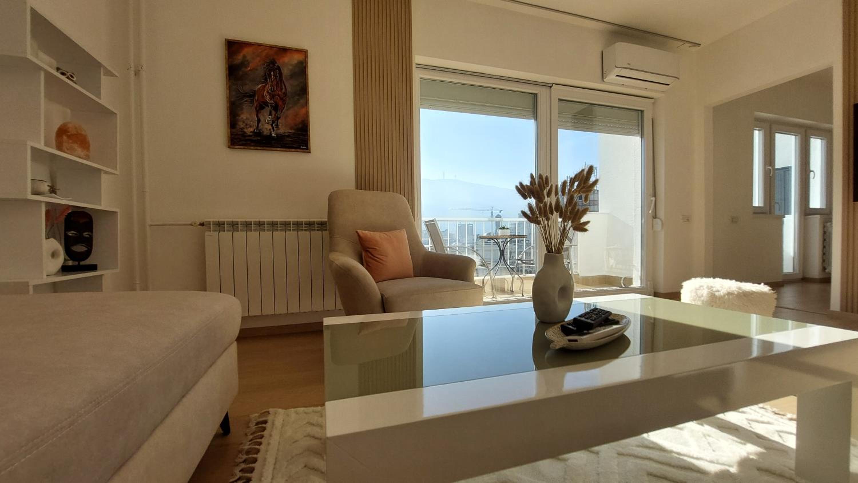 One-Bedroom Apartment photo 1