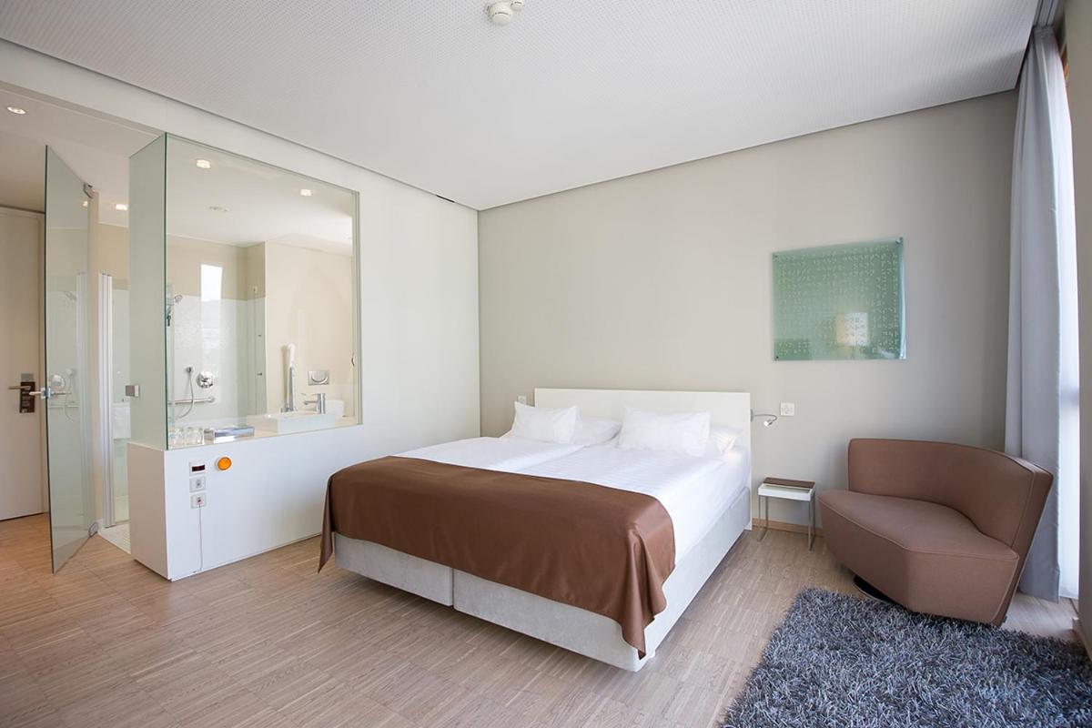 King Room with Roll-In Shower - Disability Access photo 1