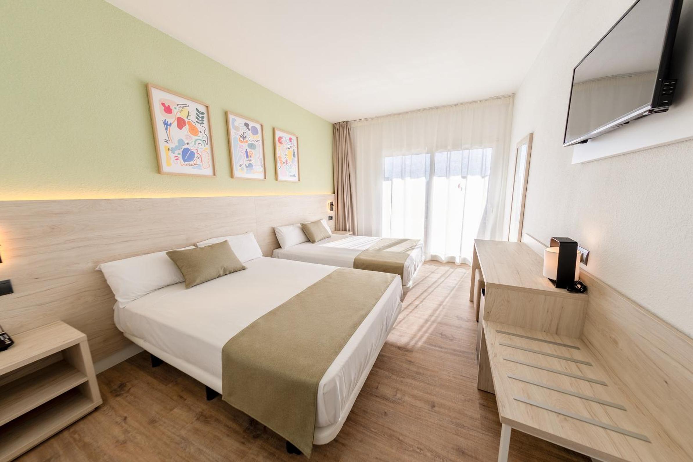 Habitación familiar (3 adultos + 1 niño)