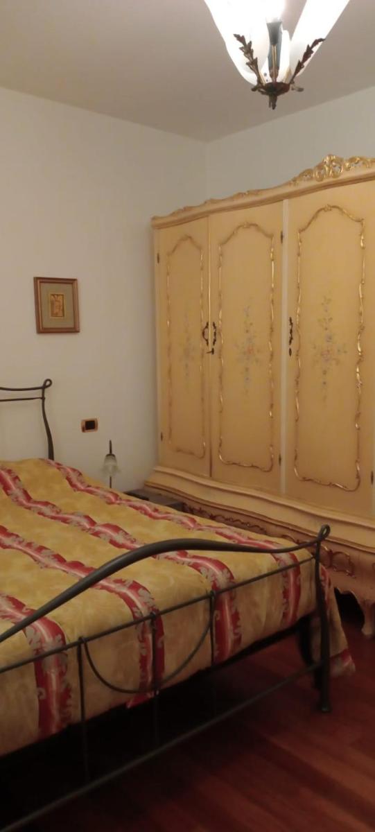 Family Room with Private Bathroom - Photo 2