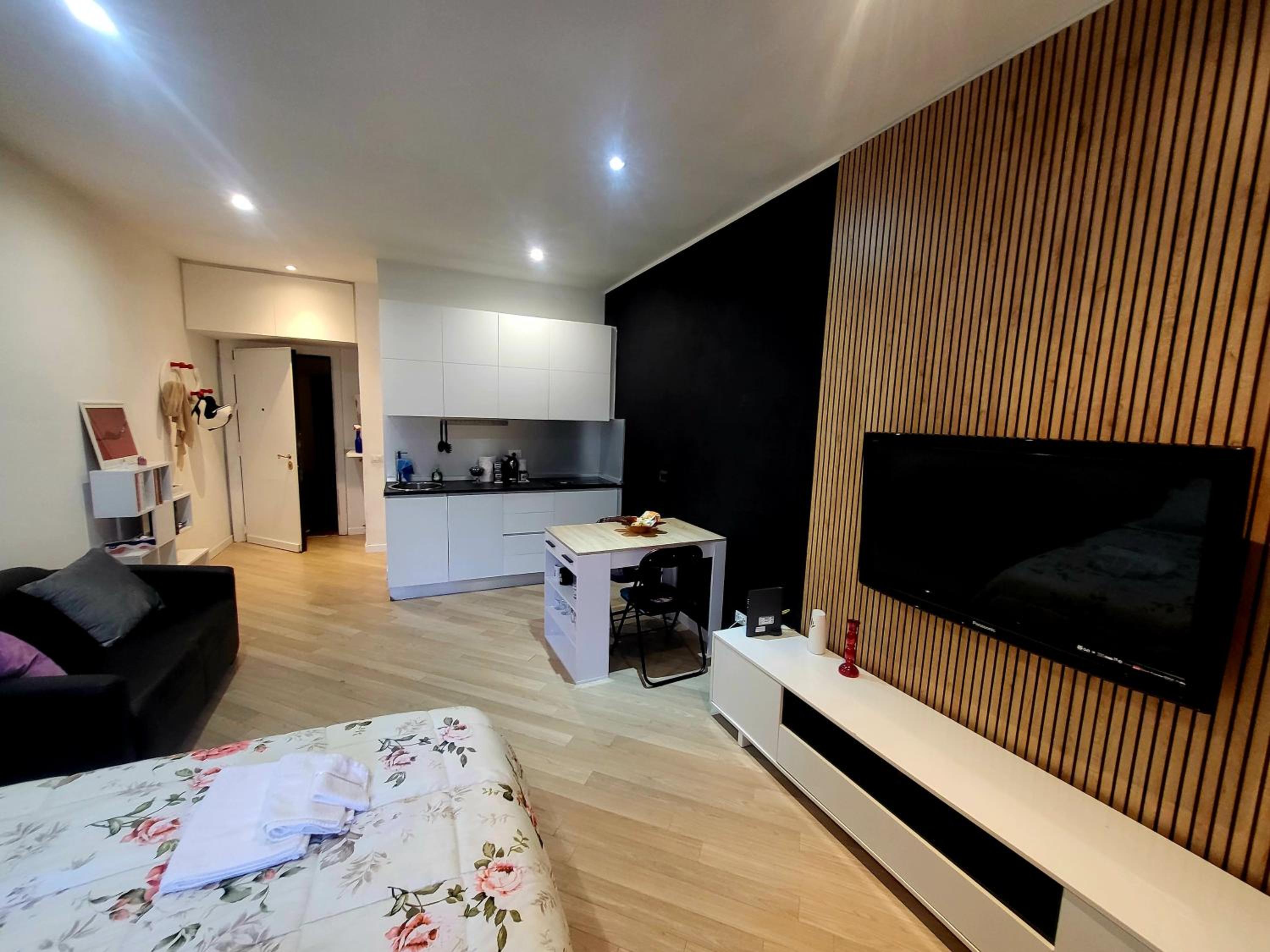 One-Bedroom Apartment photo 2