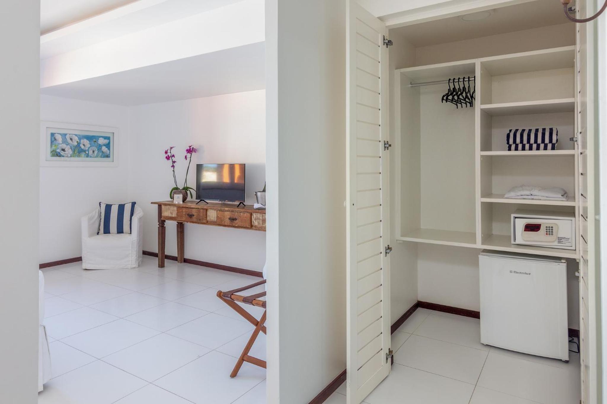 Master Room with Sea View - Photo 6