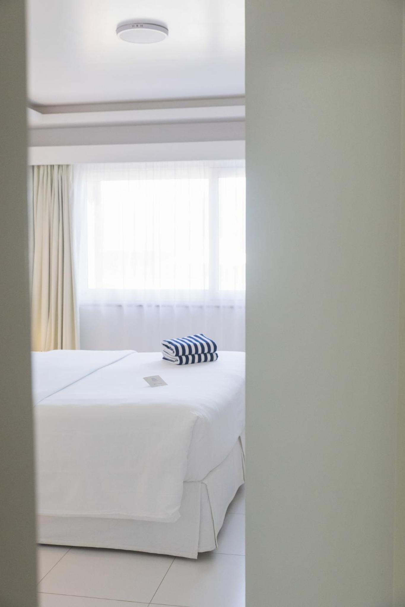 Master Room with Sea View - Photo 10