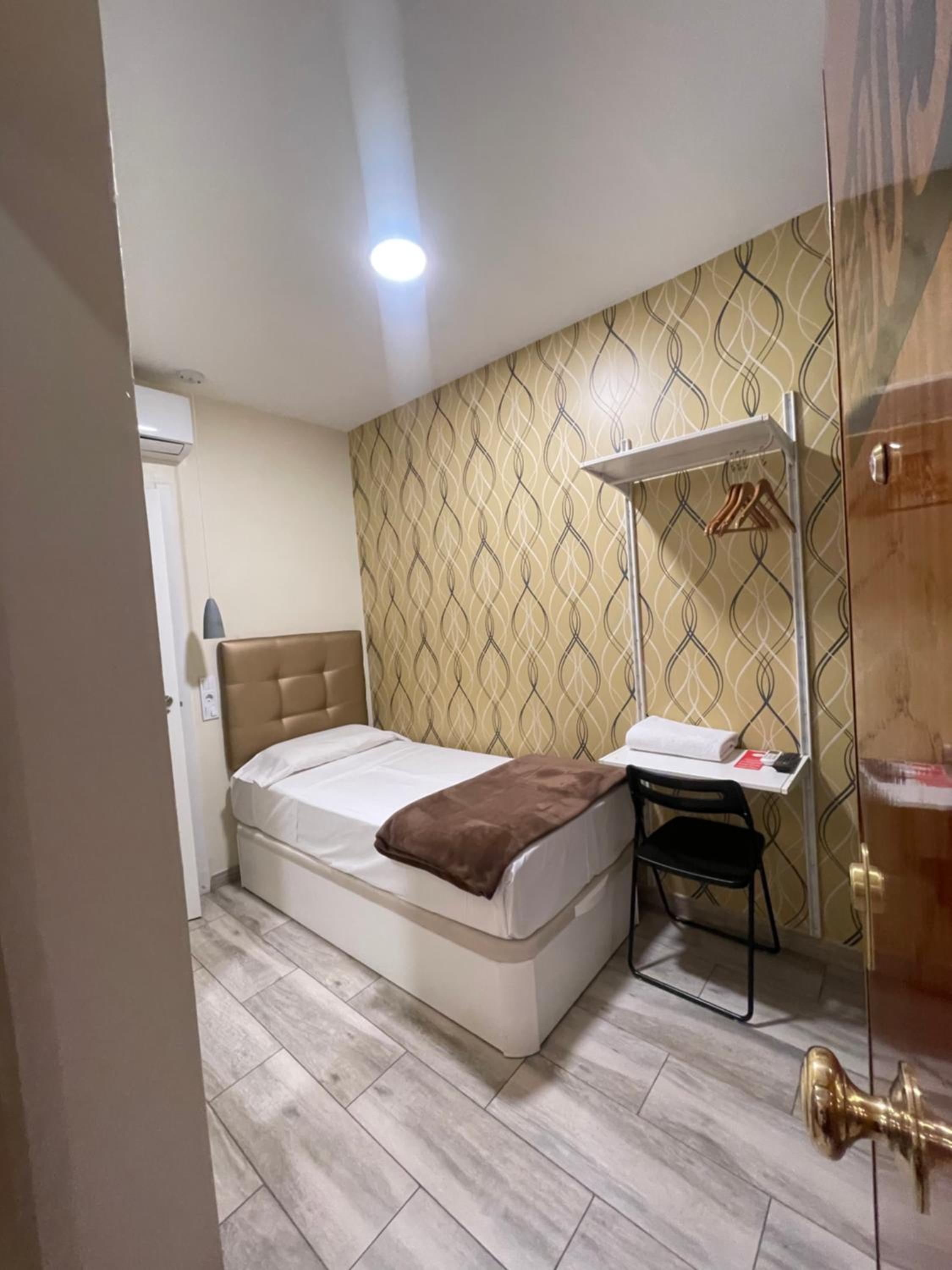 Single Room photo 3