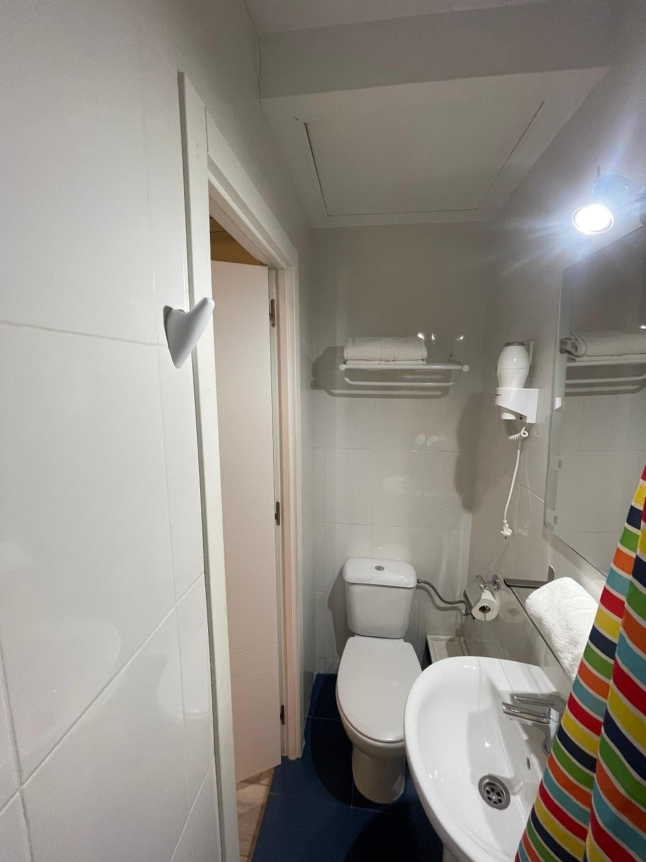 Double Room with Private Bathroom photo 3