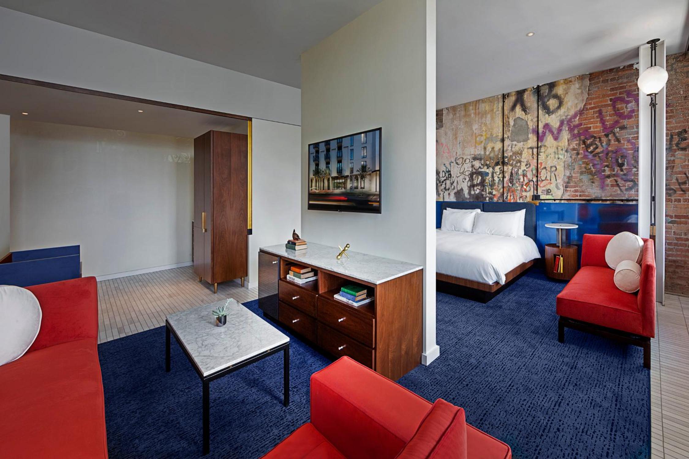 Junior Suite with Balcony - Photo 1