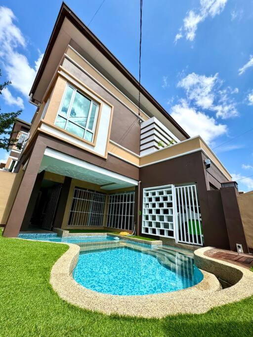 Villa photo 1