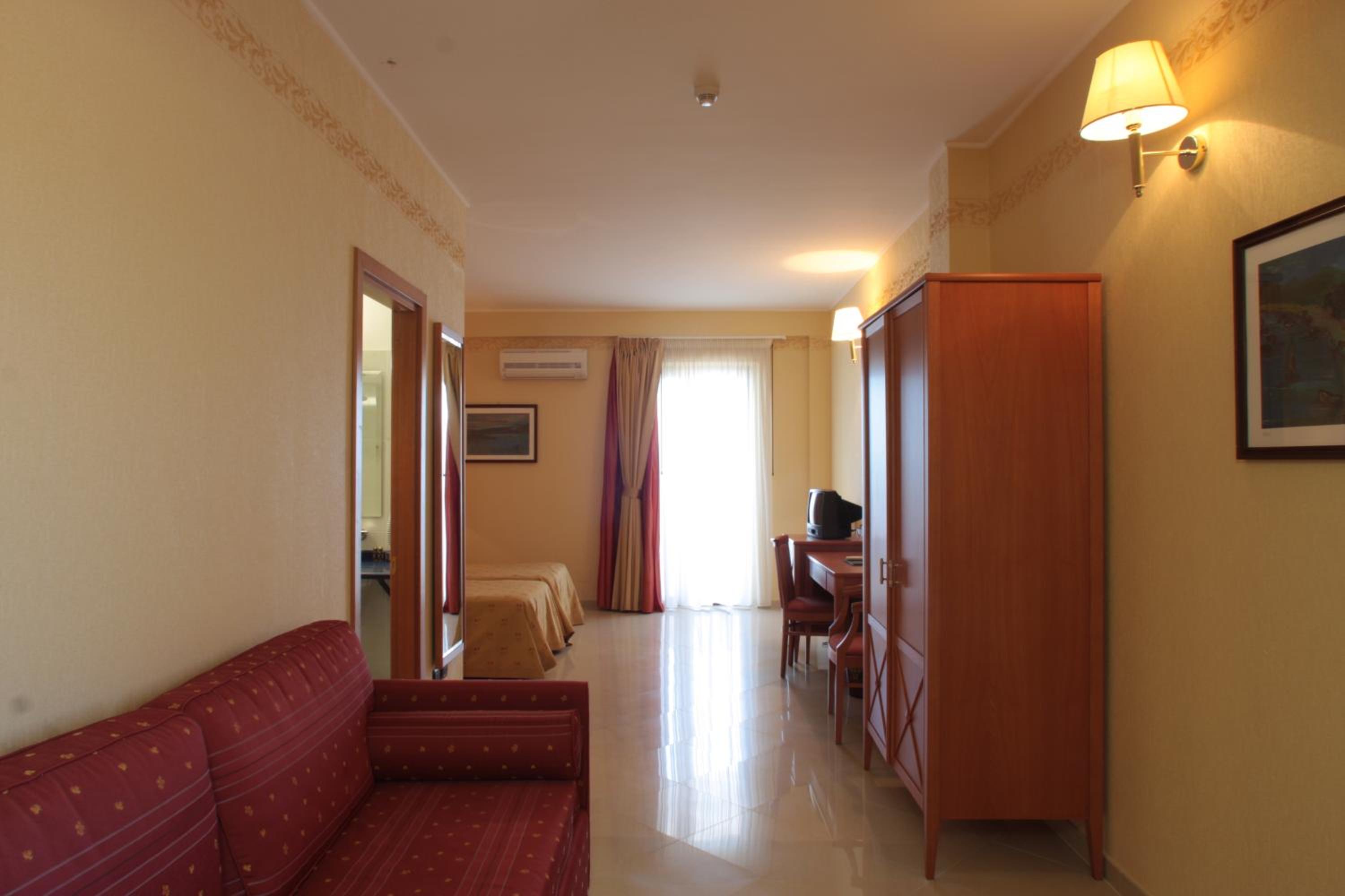 Double or Twin Room - Photo 5