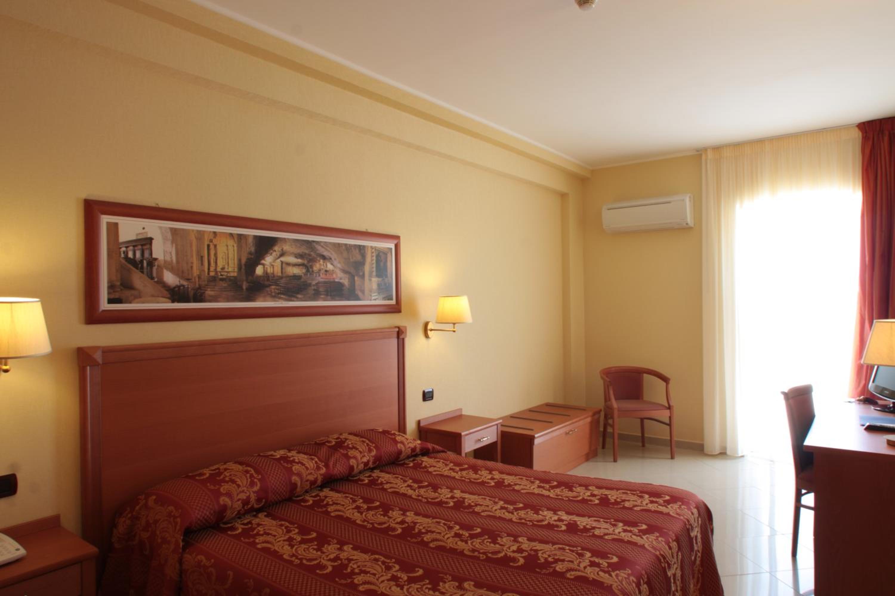 Double or Twin Room - Photo 1