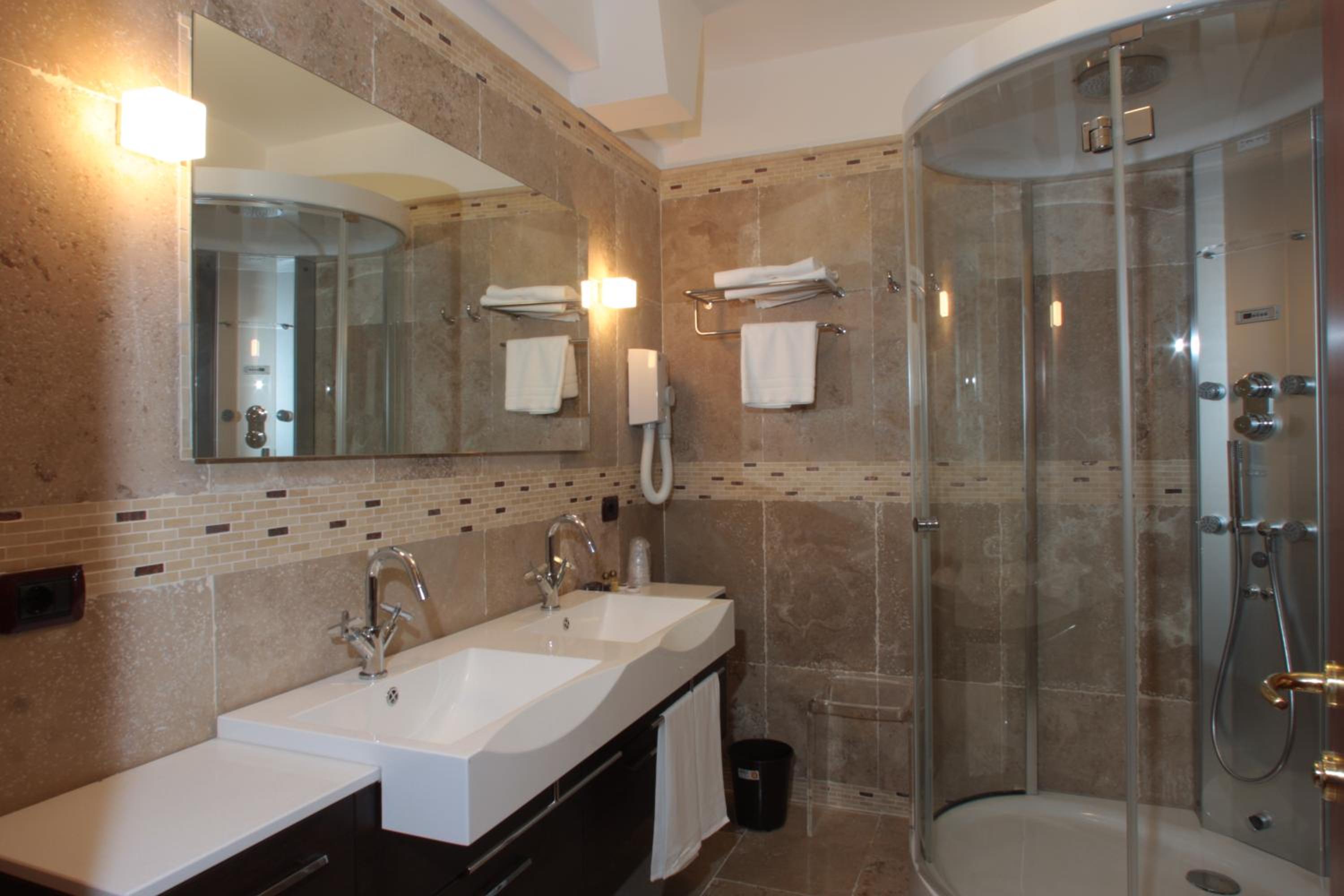 Standard Suite - Photo 4