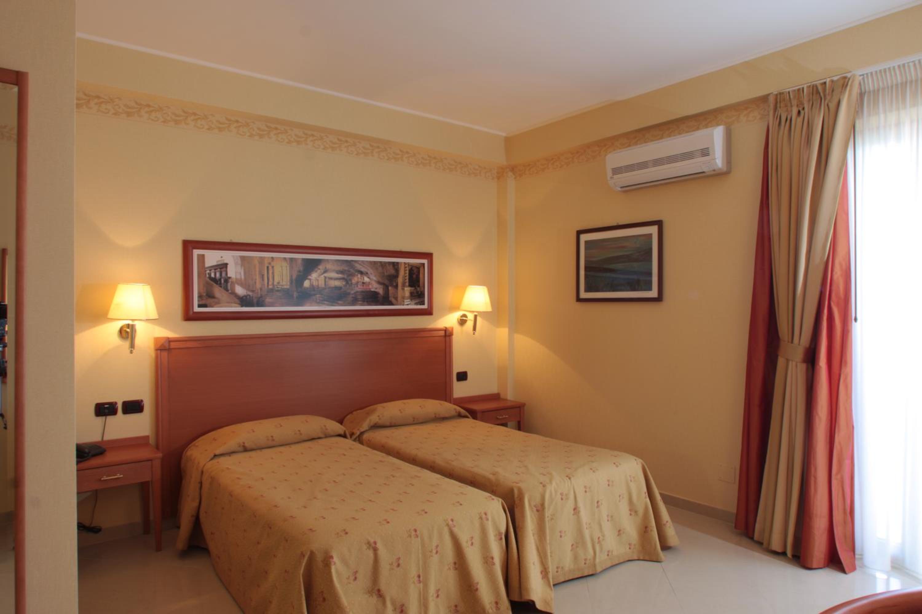 Double or Twin Room - Photo 2
