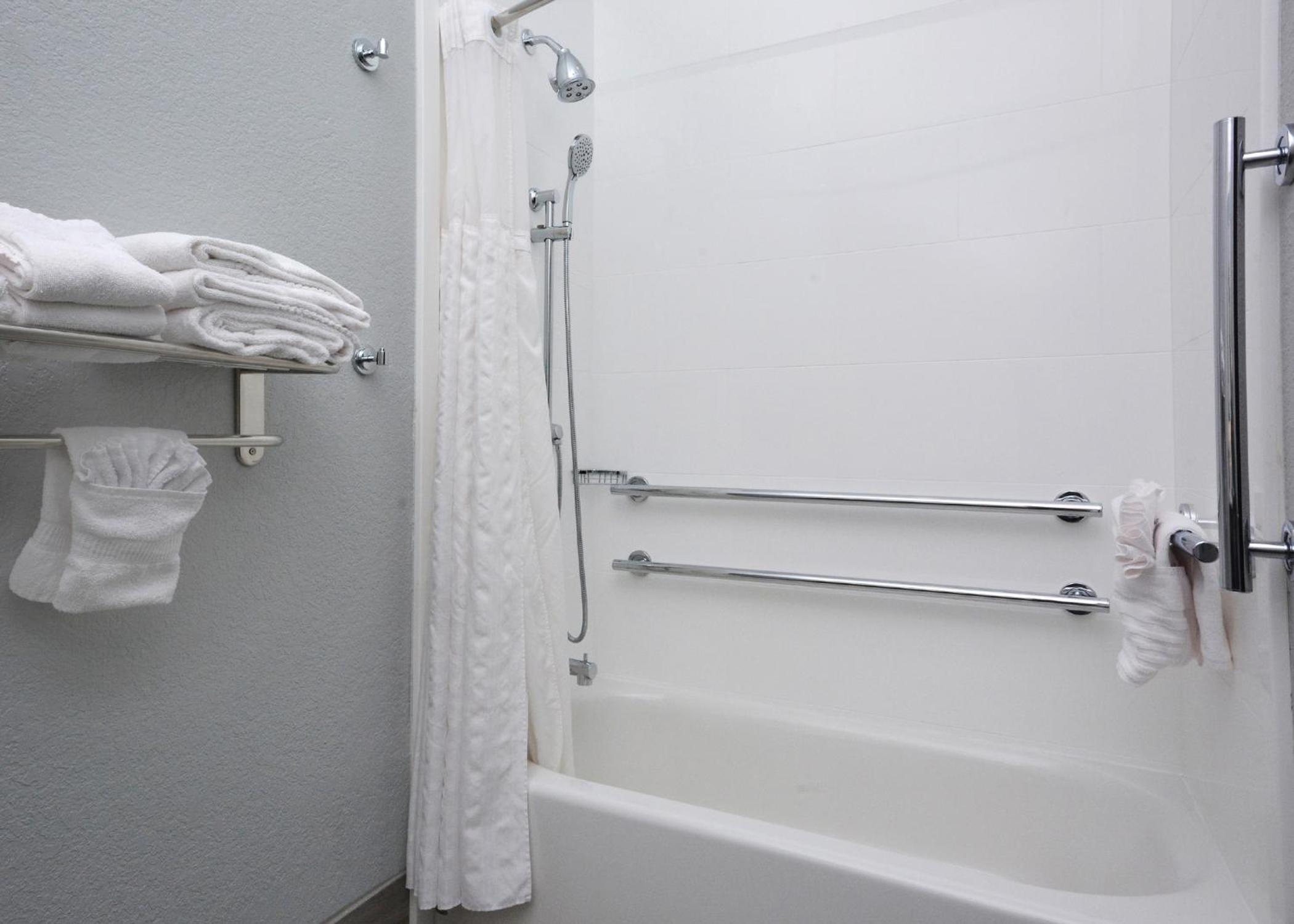 King Room - Accessible/Non-Smoking - Photo 2