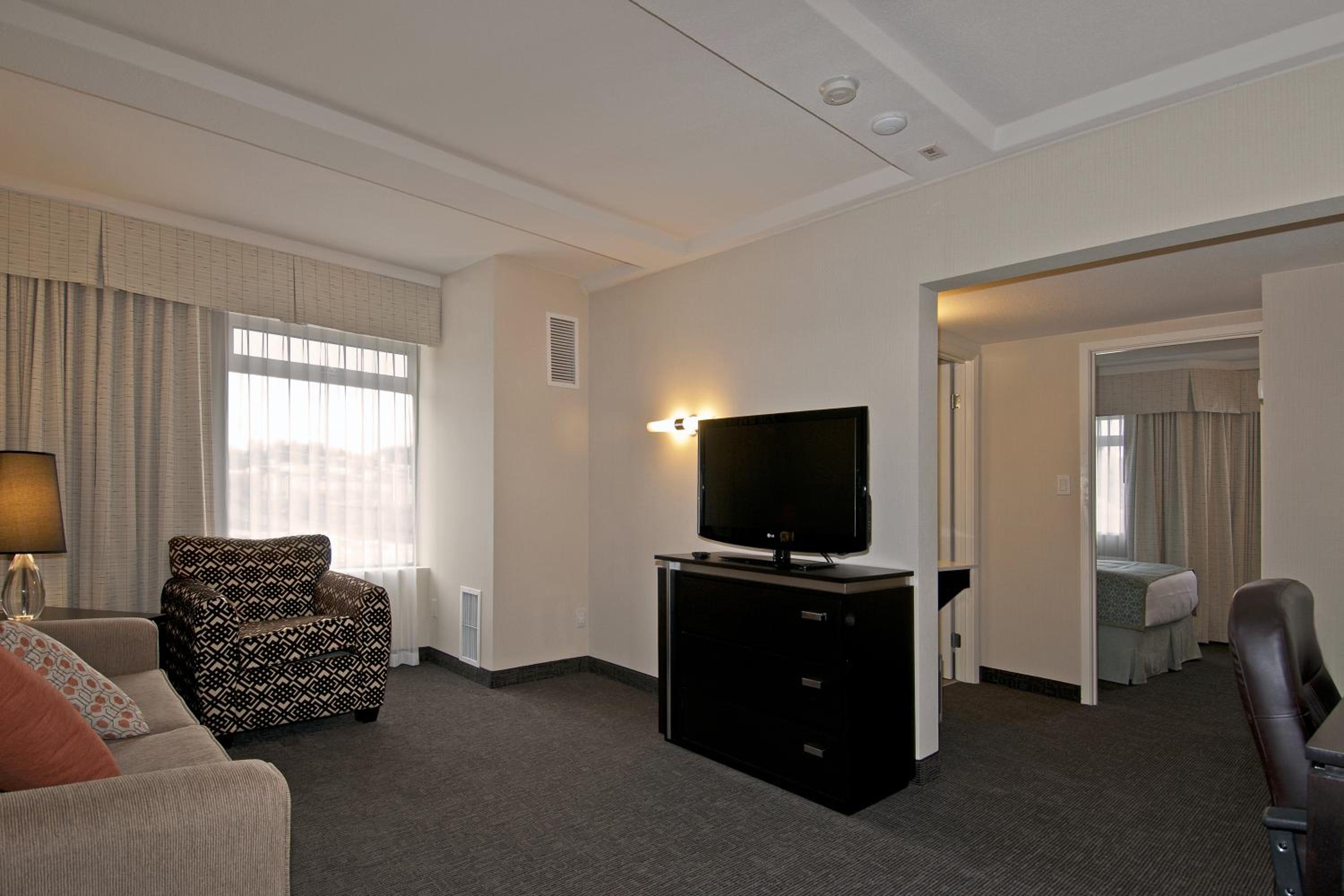 Coast Premium King Suite with Parlor - Photo 2