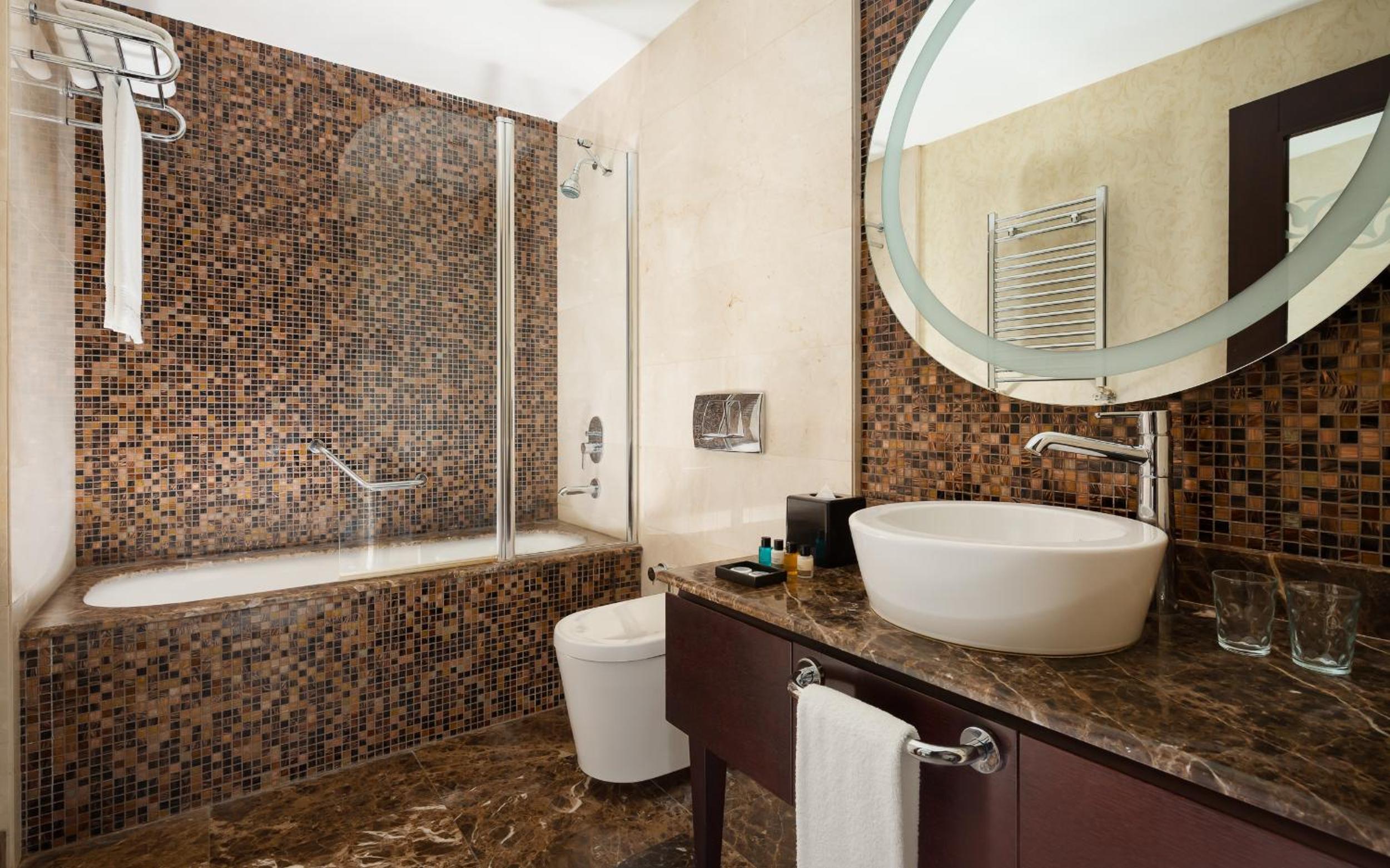 בדמדר הוטל אנד רזידנסס — Superior Queen Room