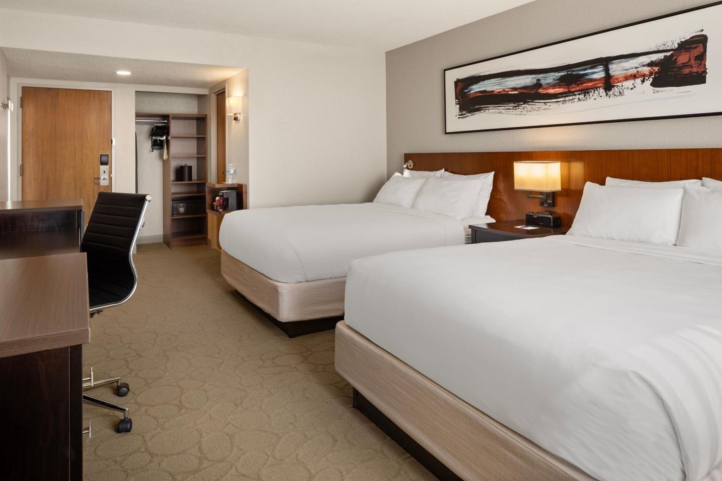 Double Queen Room - Photo 3