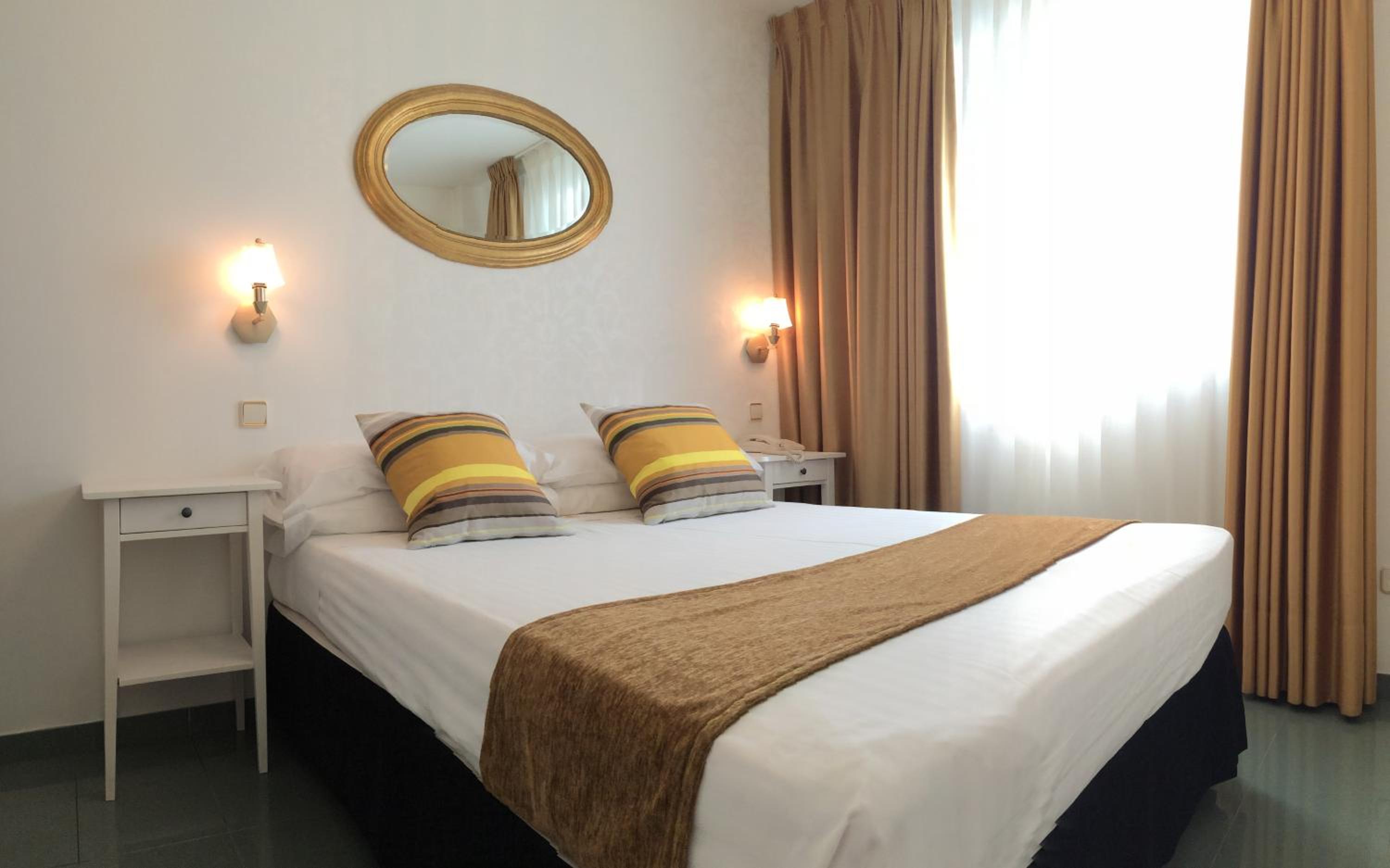 Double Room - Photo 13
