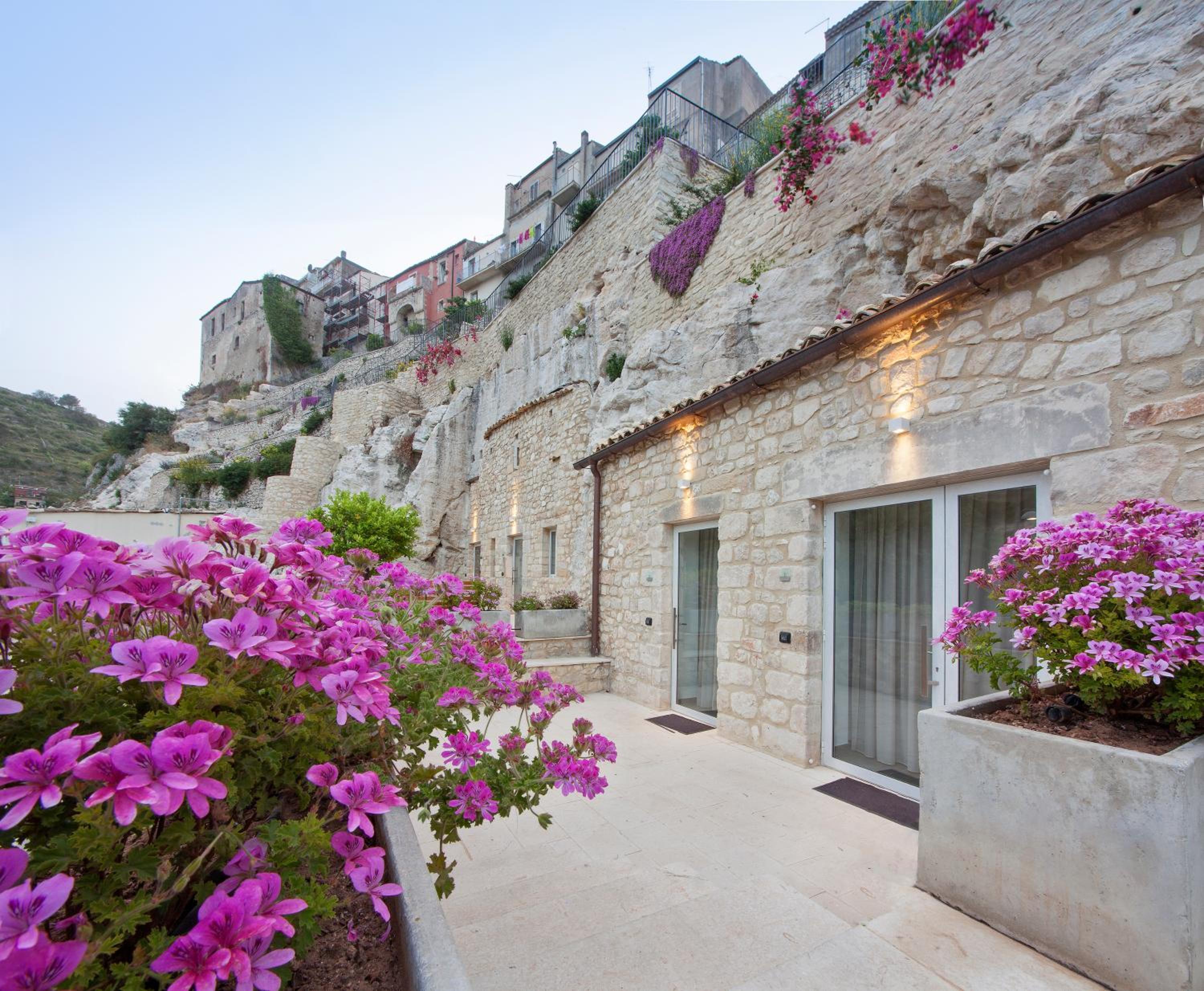 Double or twin room with garden entrance - Photo 9