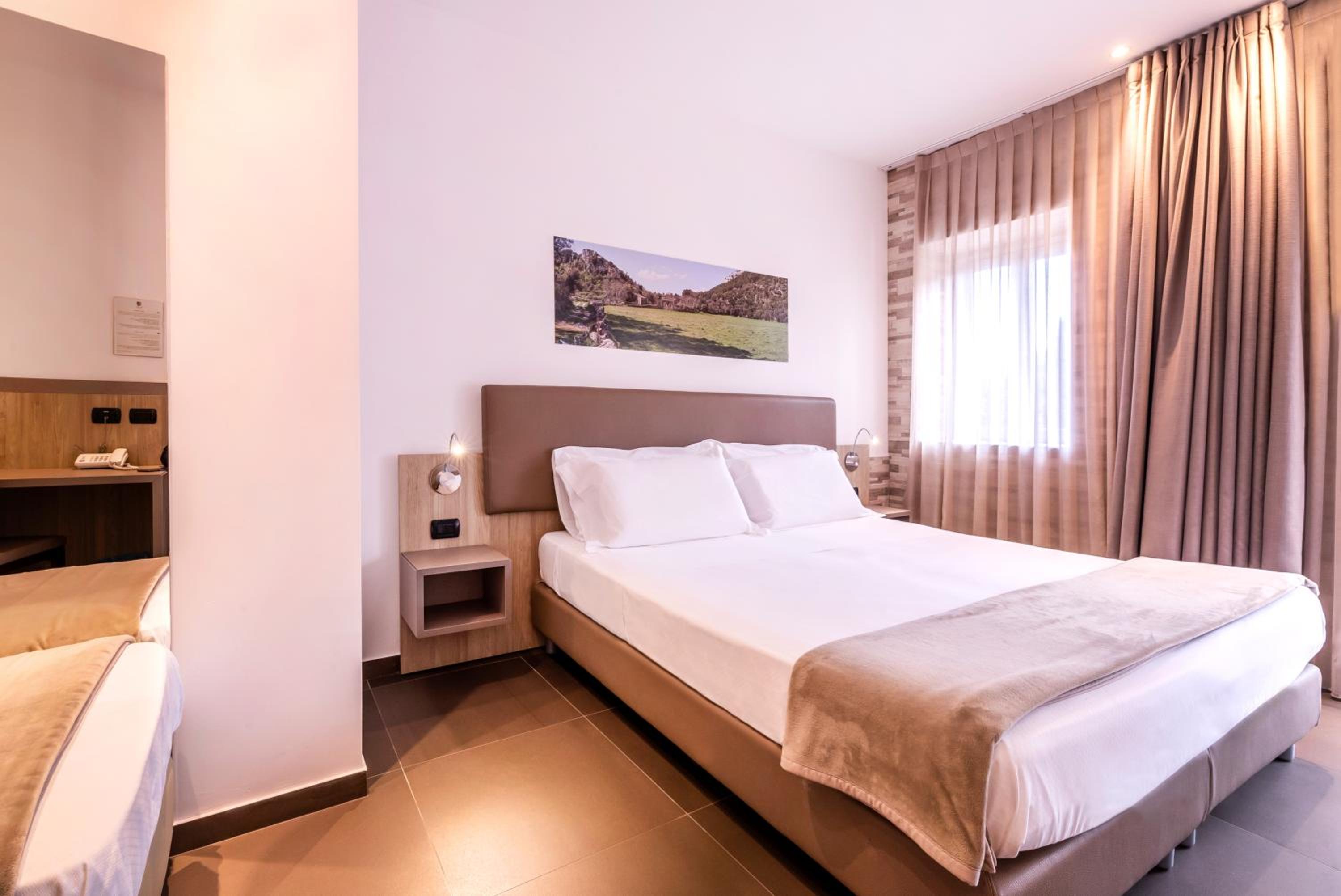 Double or twin room with garden entrance - Photo 3