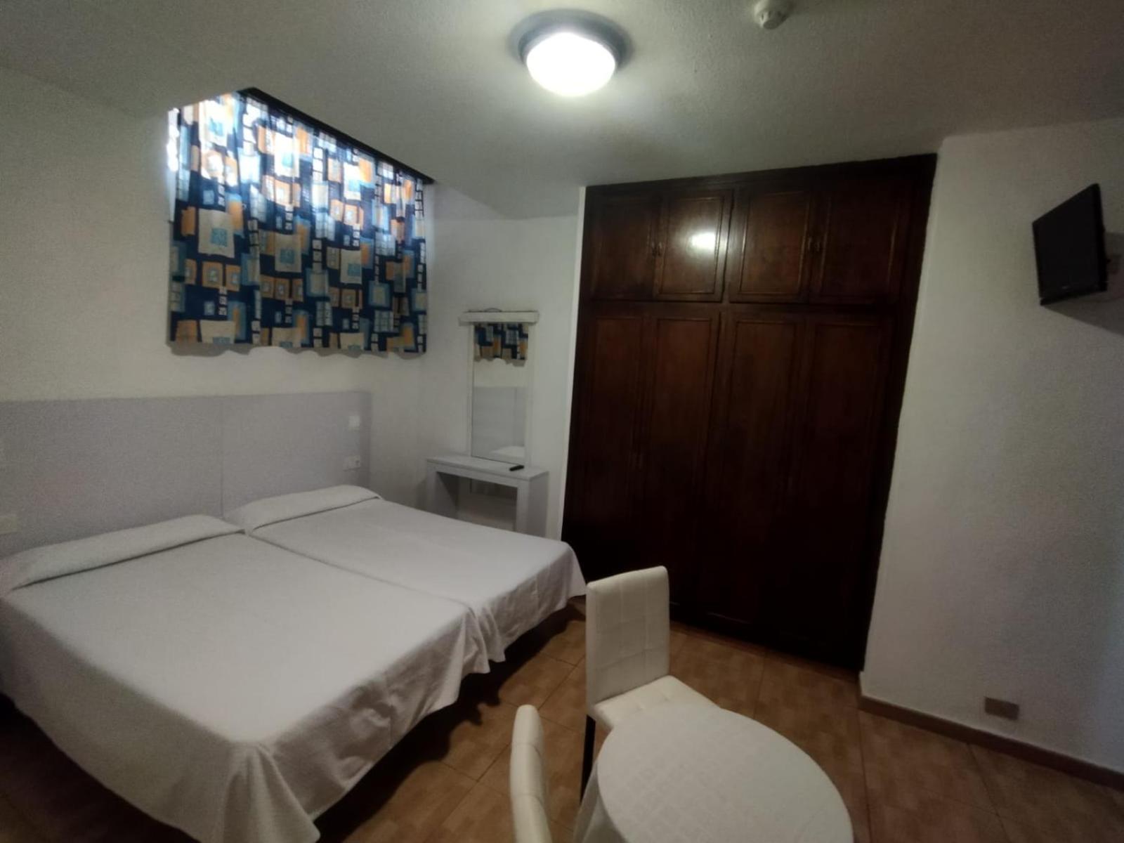 Budget Double Room photo 3