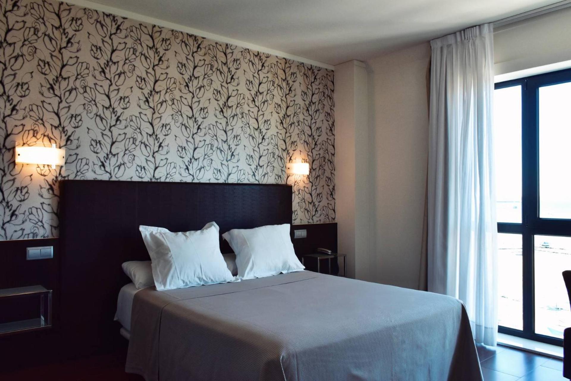 Superior Double or Twin Room with Sea View - Photo 19