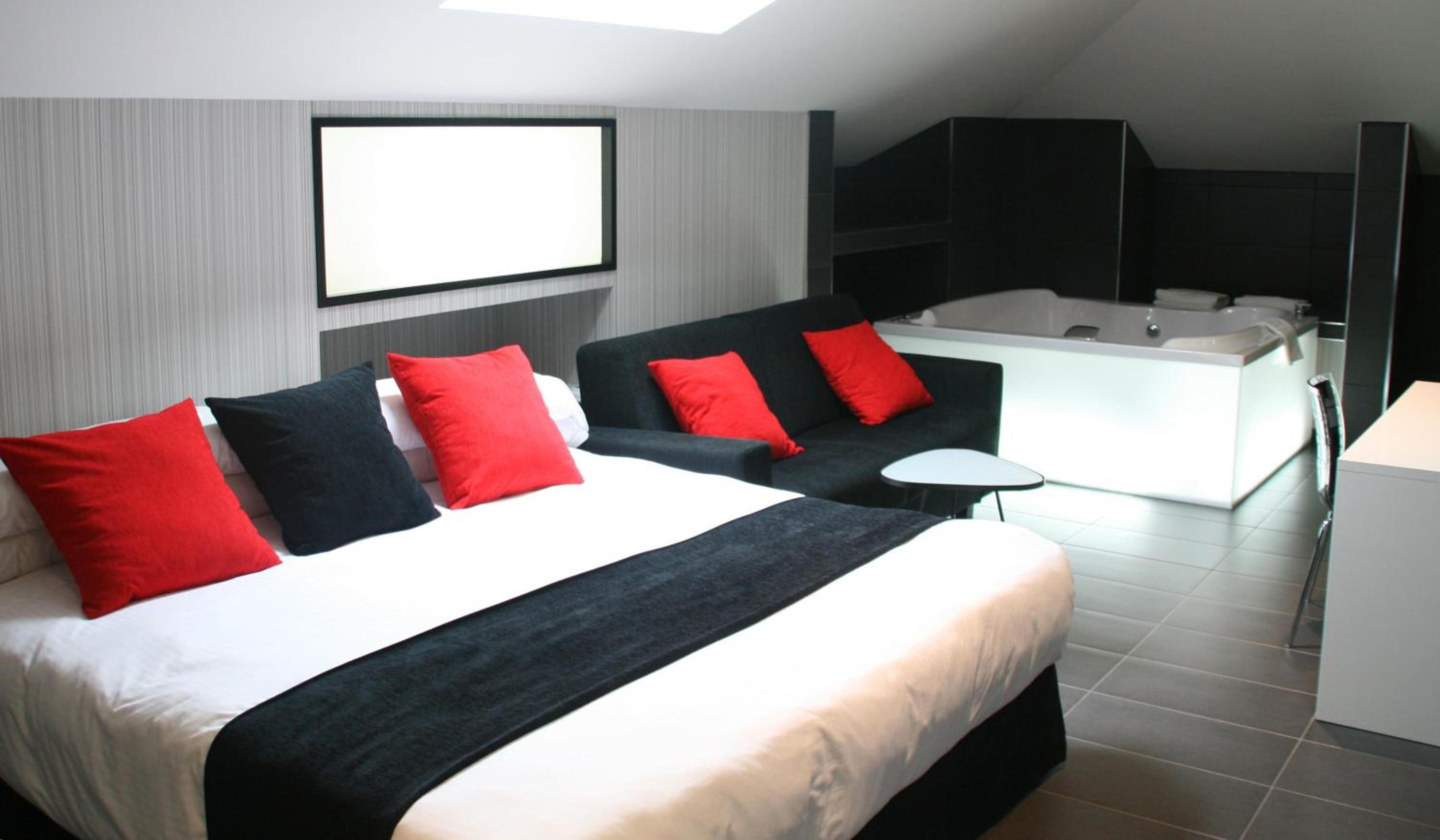 Suite - Photo 3